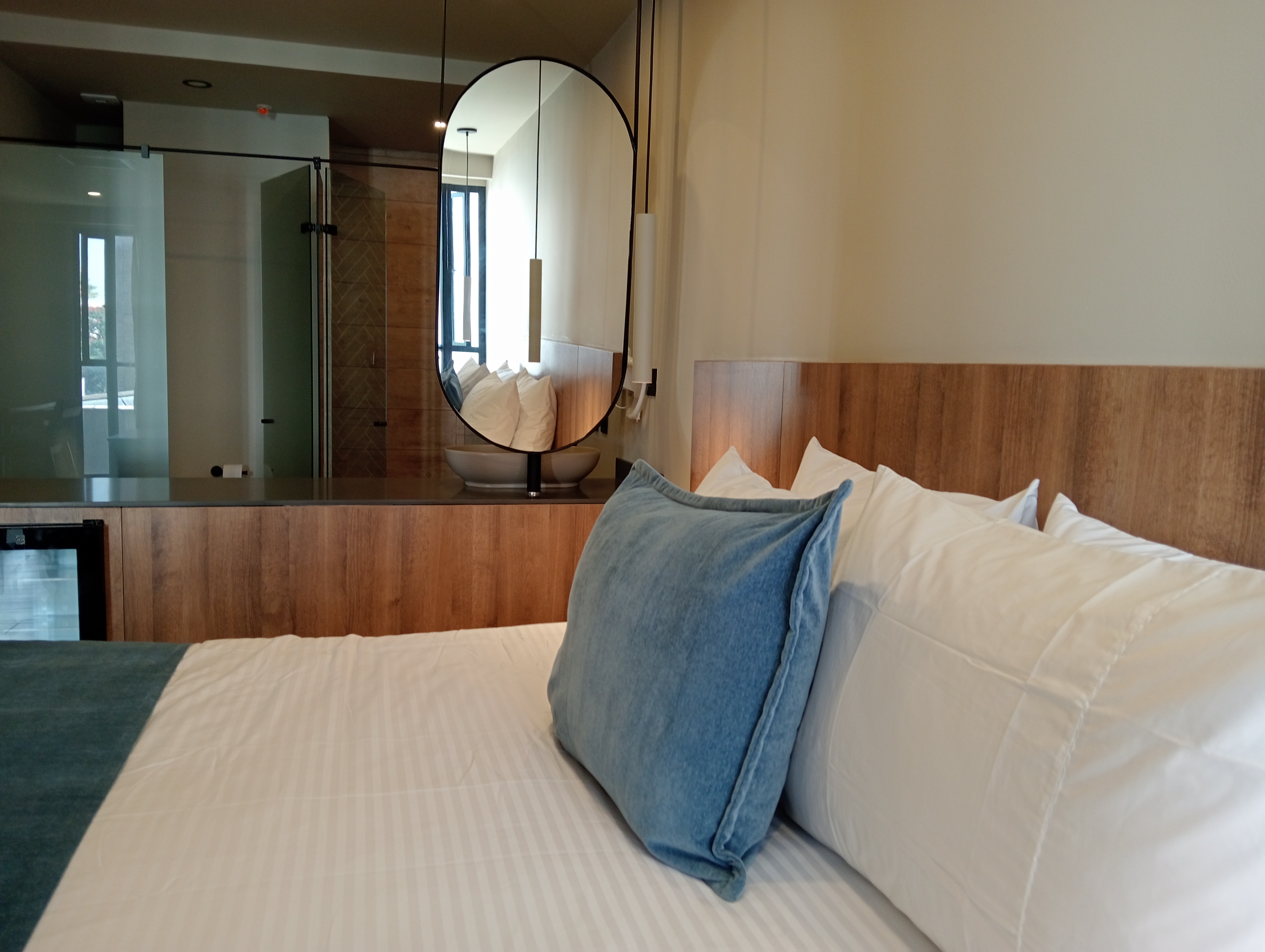 Single Deluxe One Bed