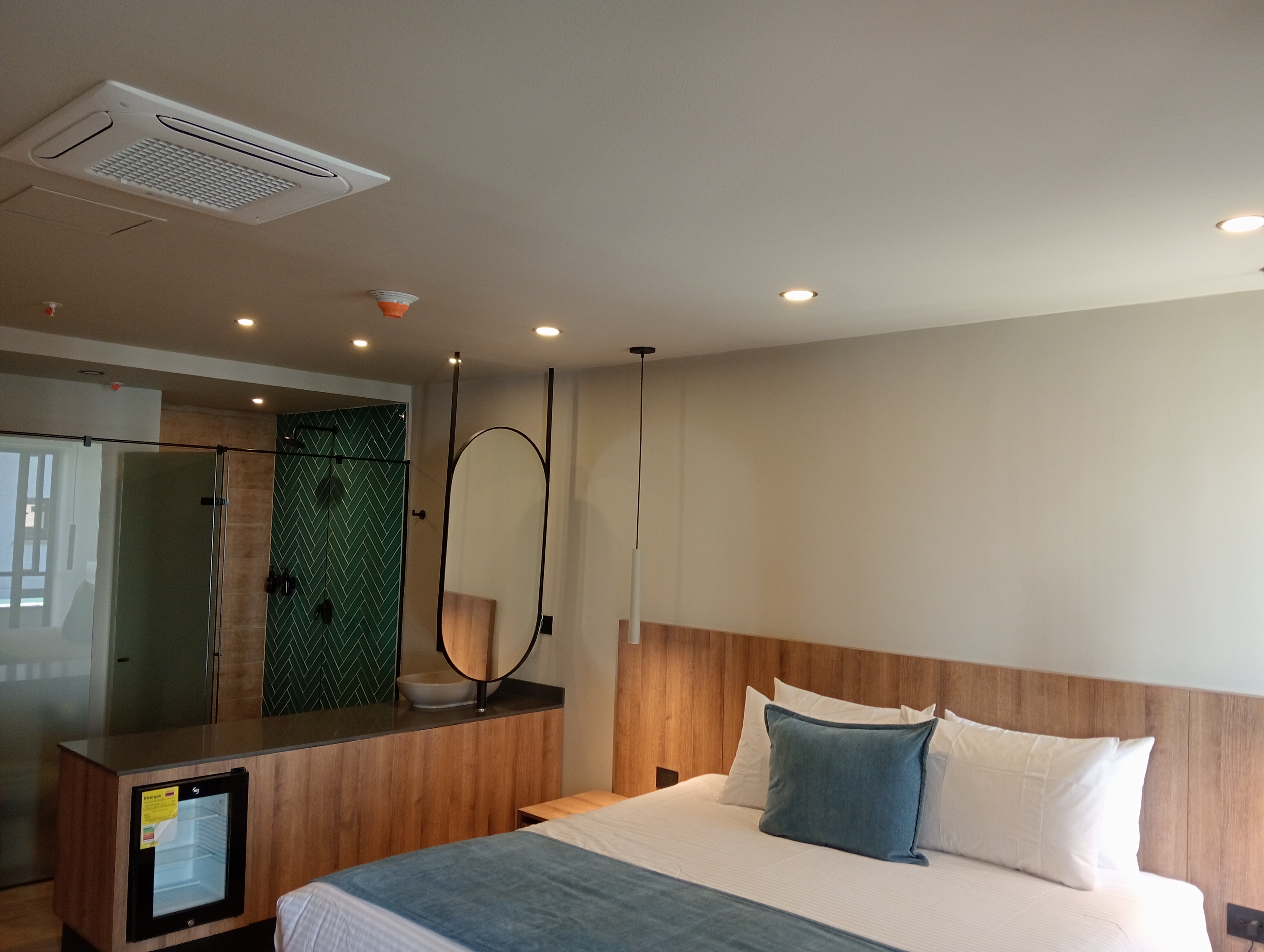 Single Deluxe One Bed