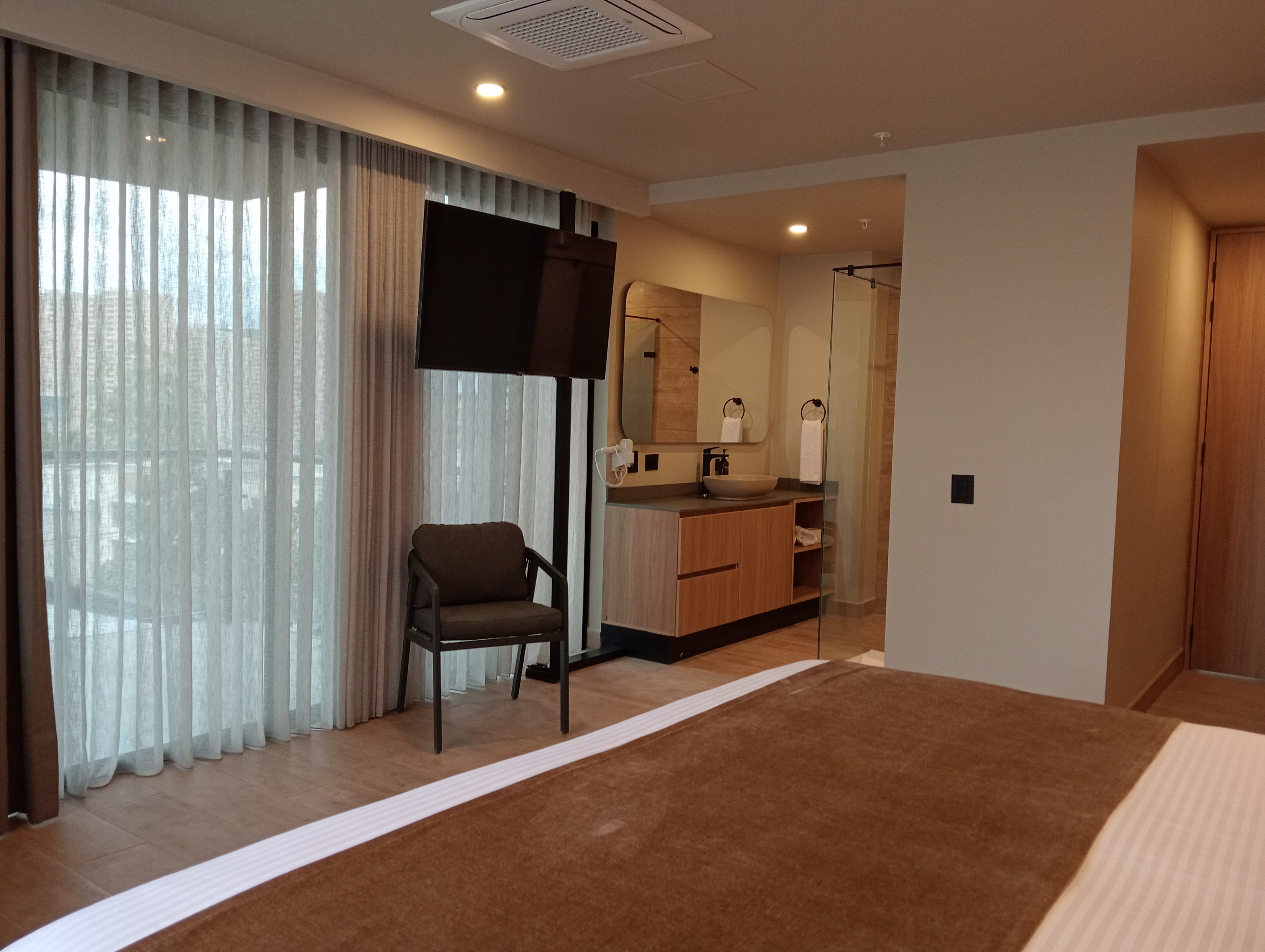 Double Deluxe City View King Bed