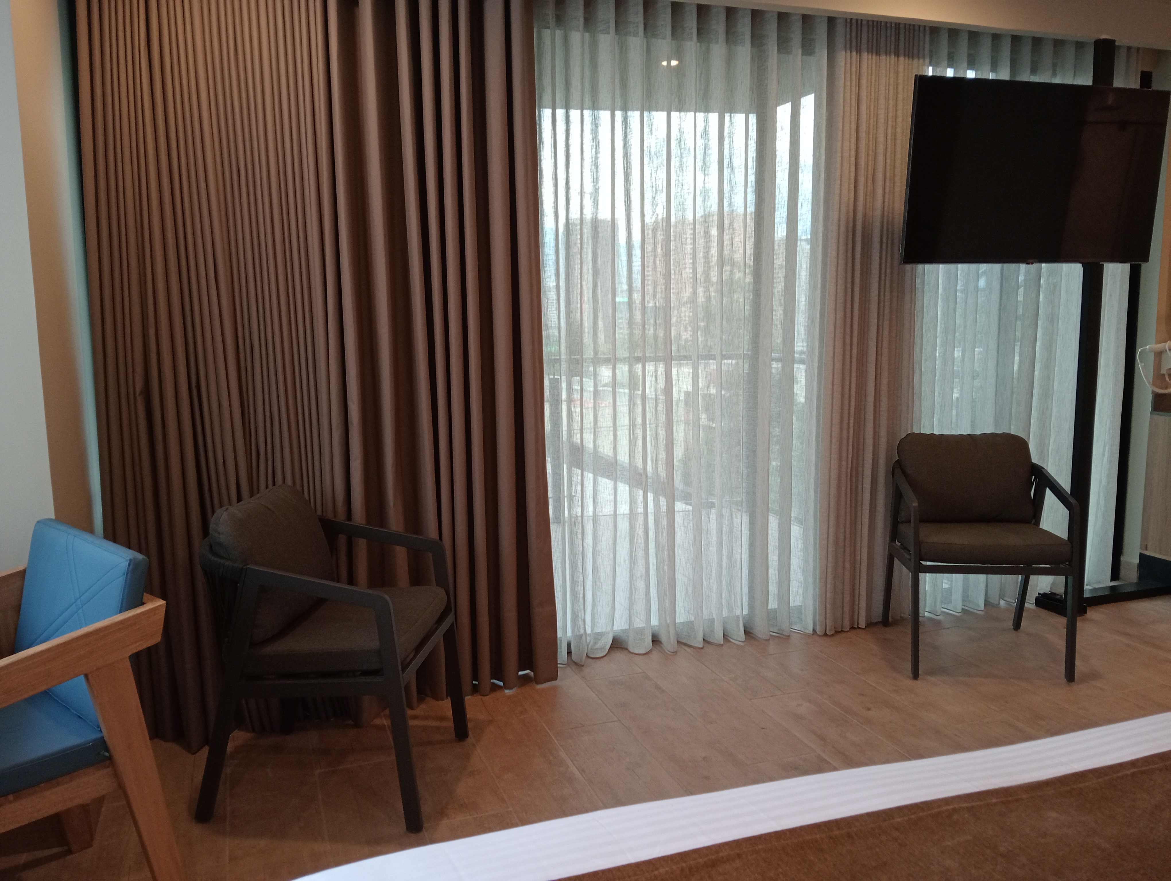 Double Deluxe City View King Bed