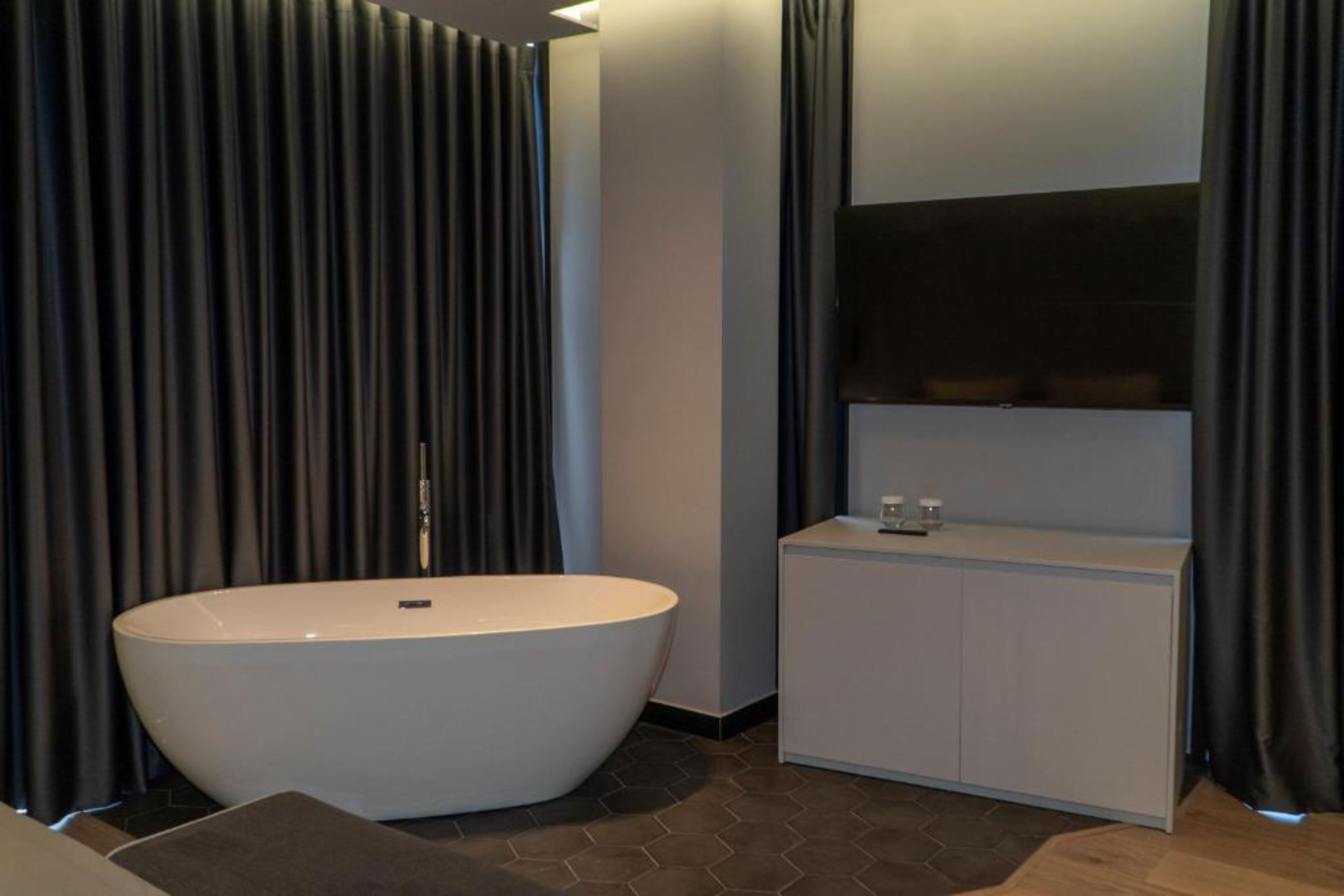 Suite with Air Conditioning