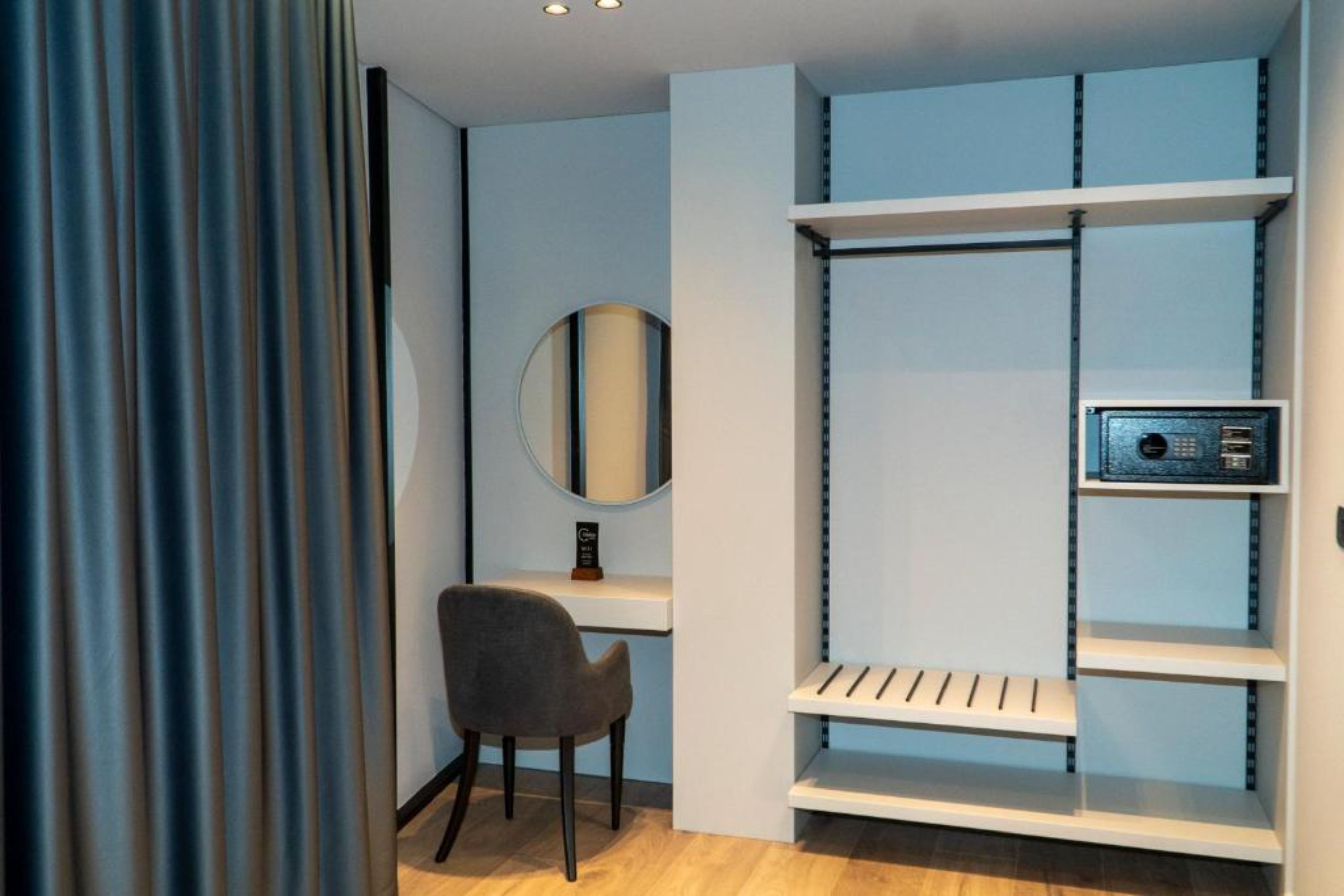 Suite with Air Conditioning