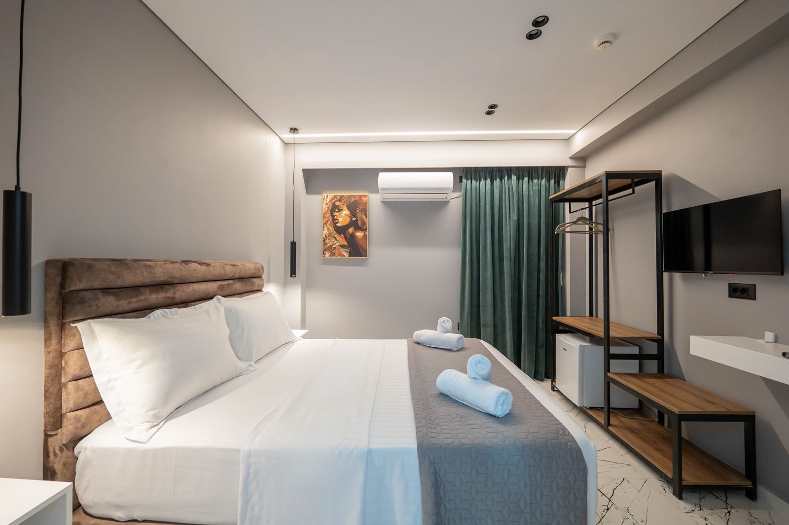 Double Deluxe One Bed