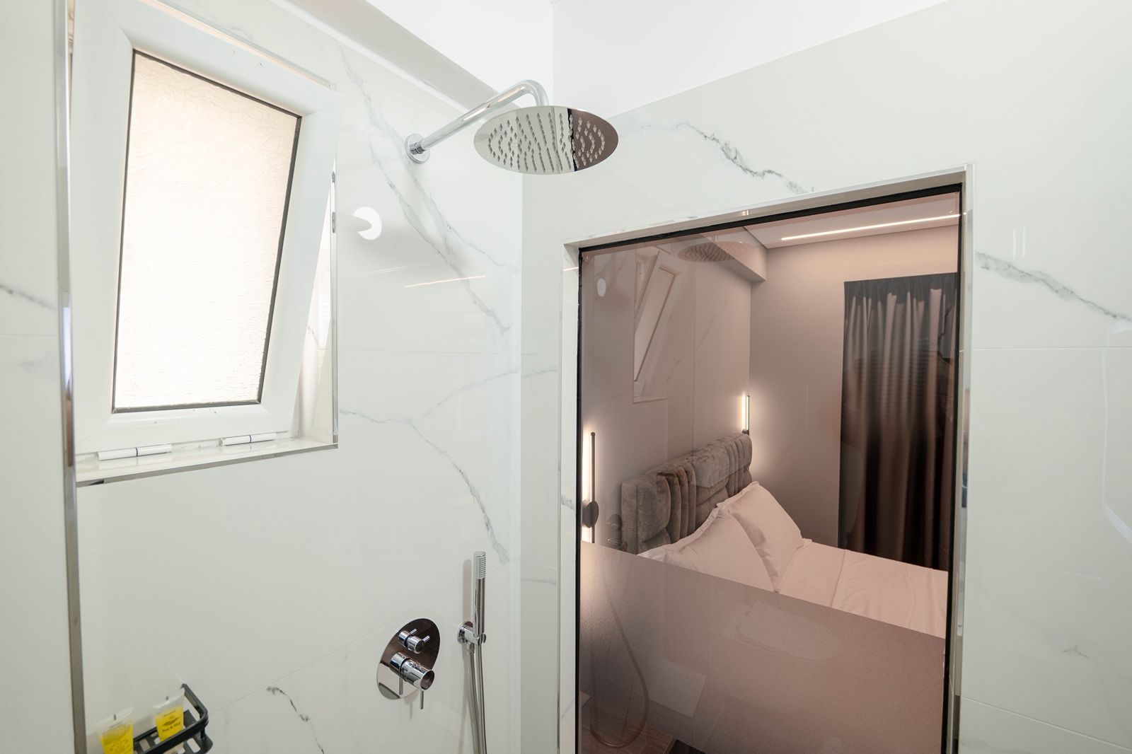 Double Deluxe One Bed