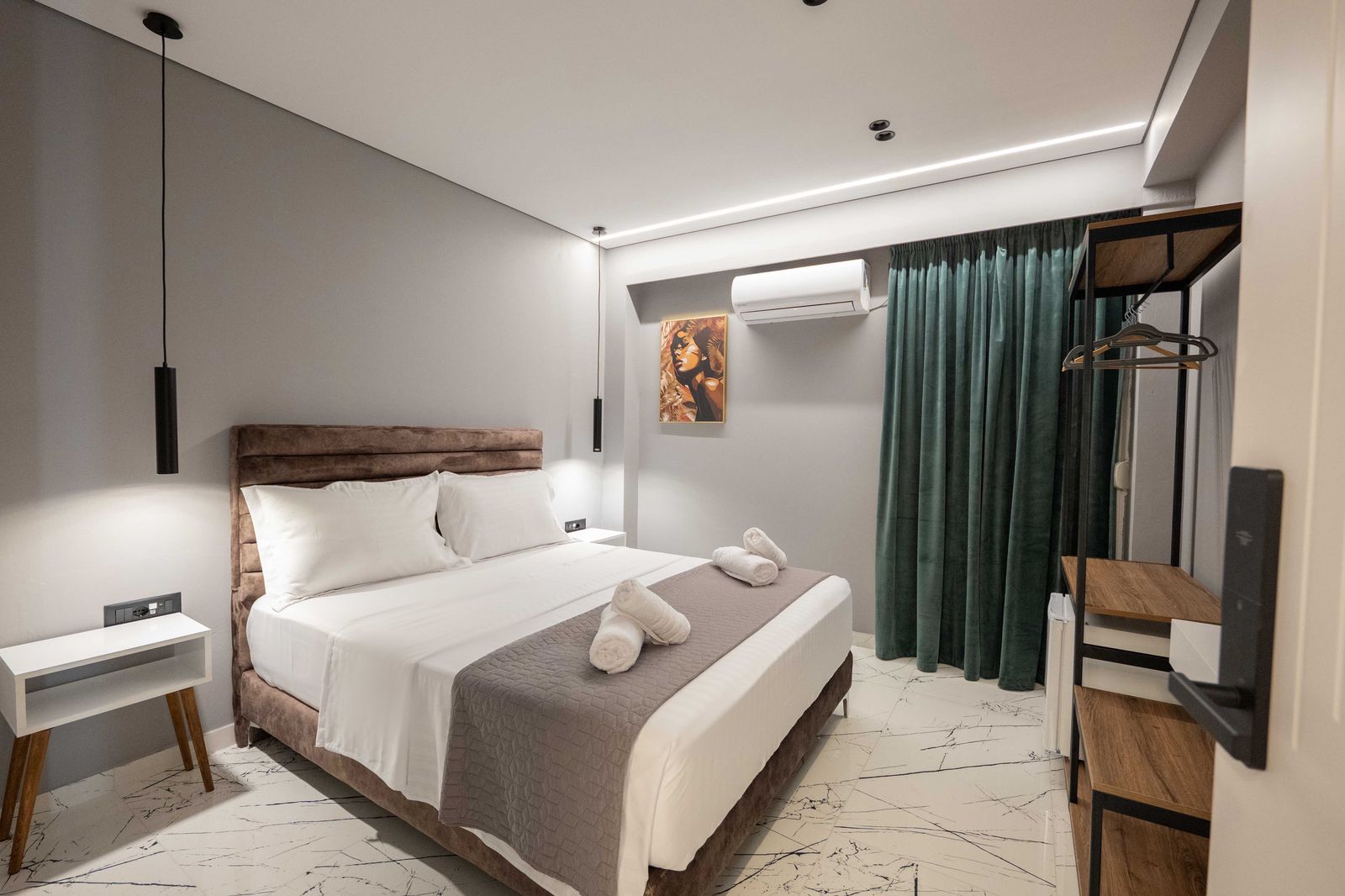 Double Deluxe One Bed