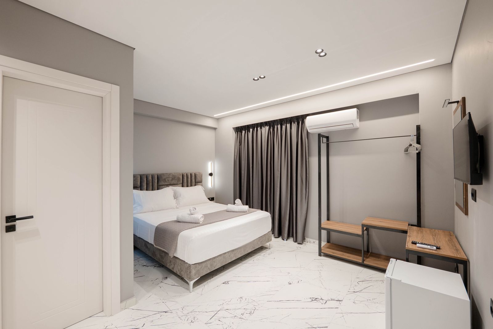 Double Deluxe One Bed