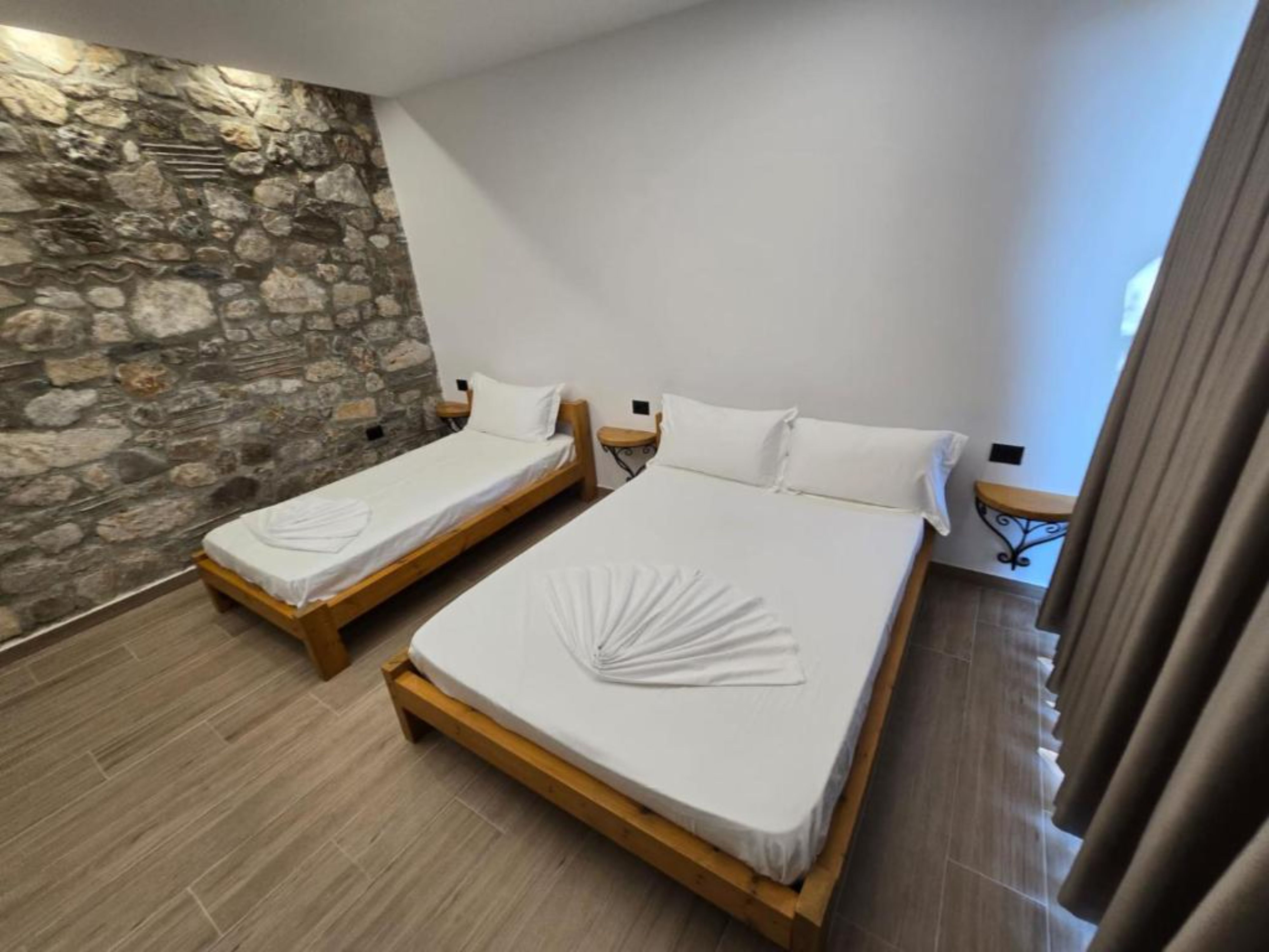 Triple Deluxe Two Beds