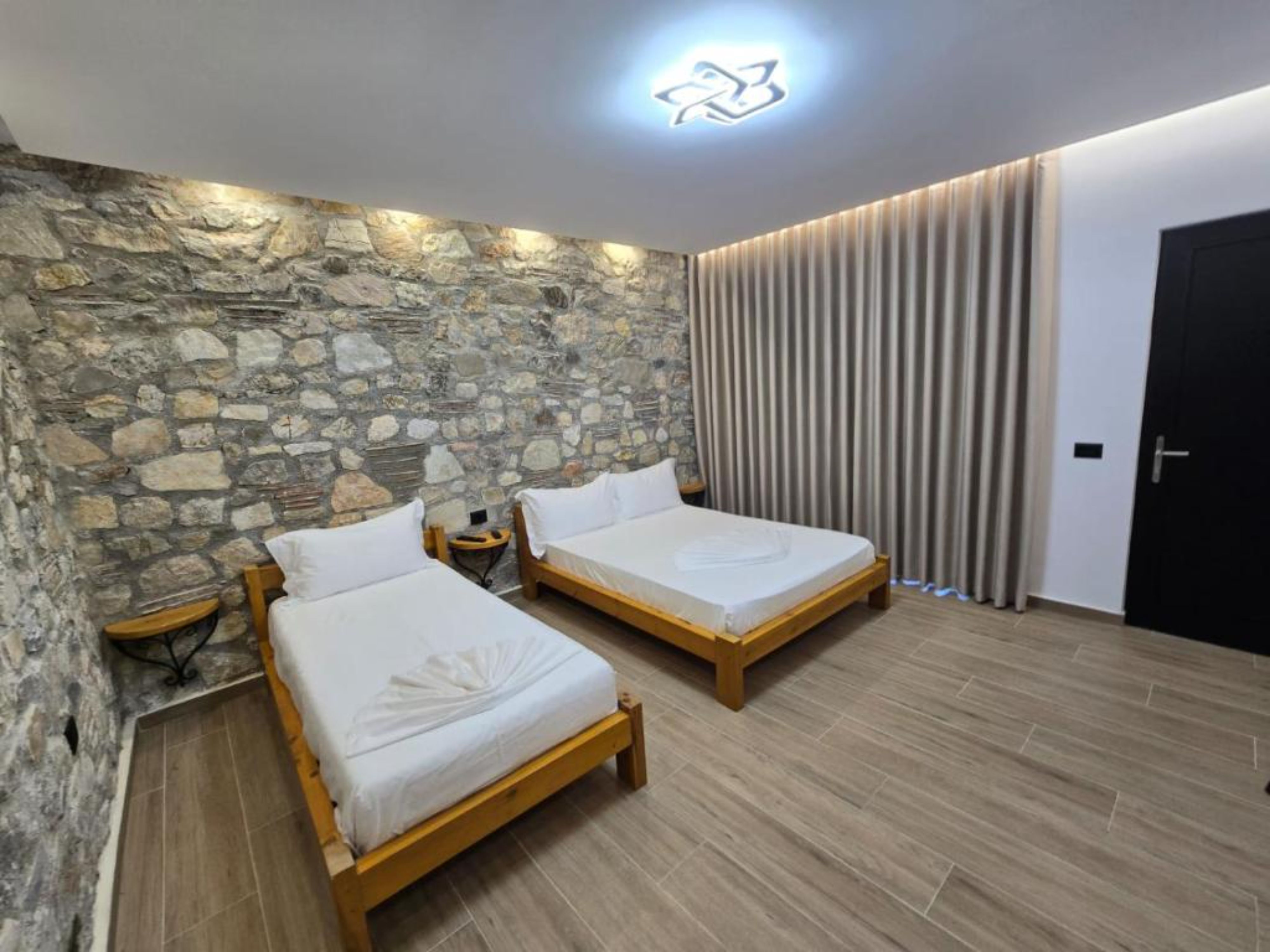 Triple Deluxe Two Beds