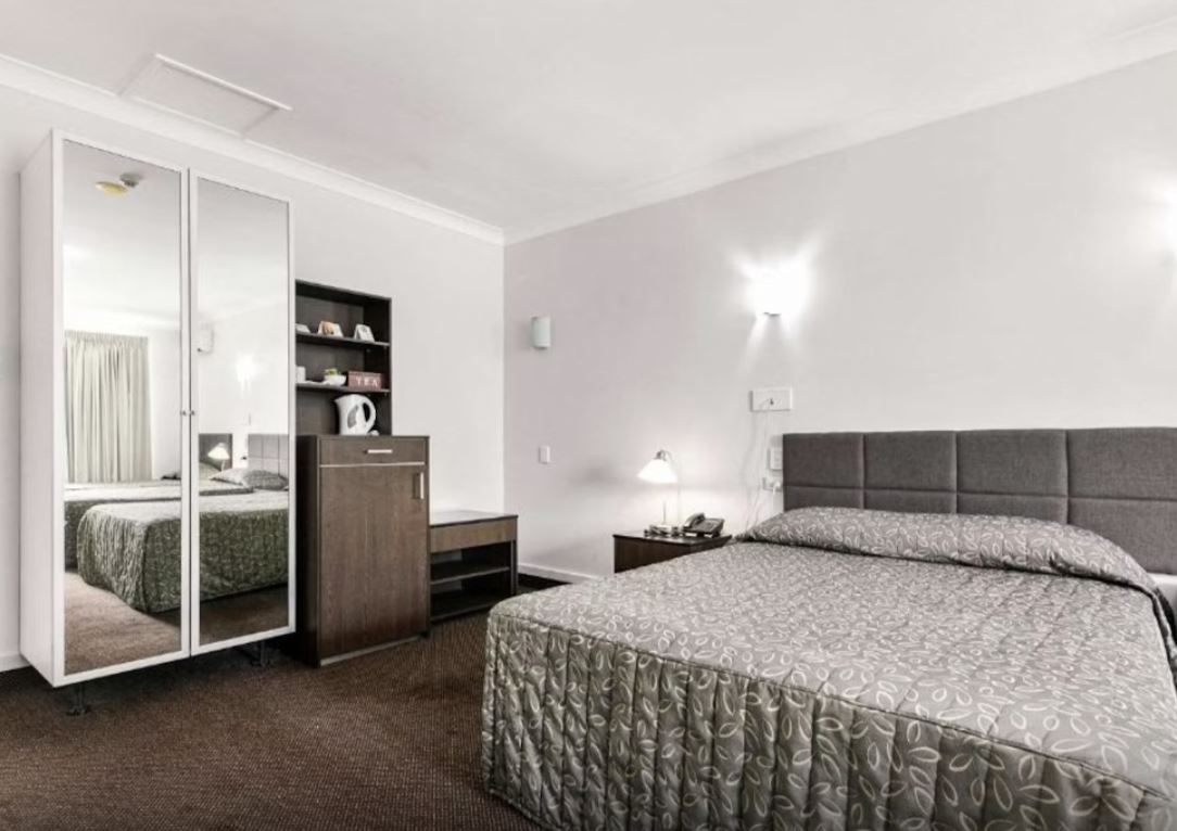 Twin Deluxe Queen Bed