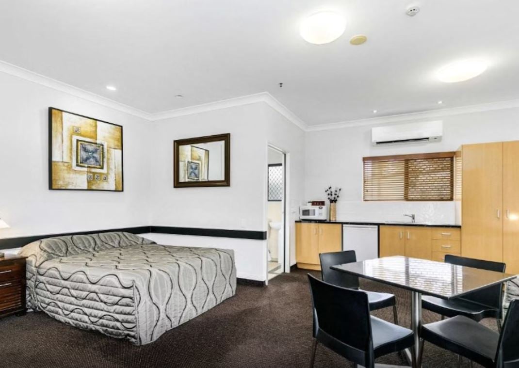 Twin Deluxe Queen Bed