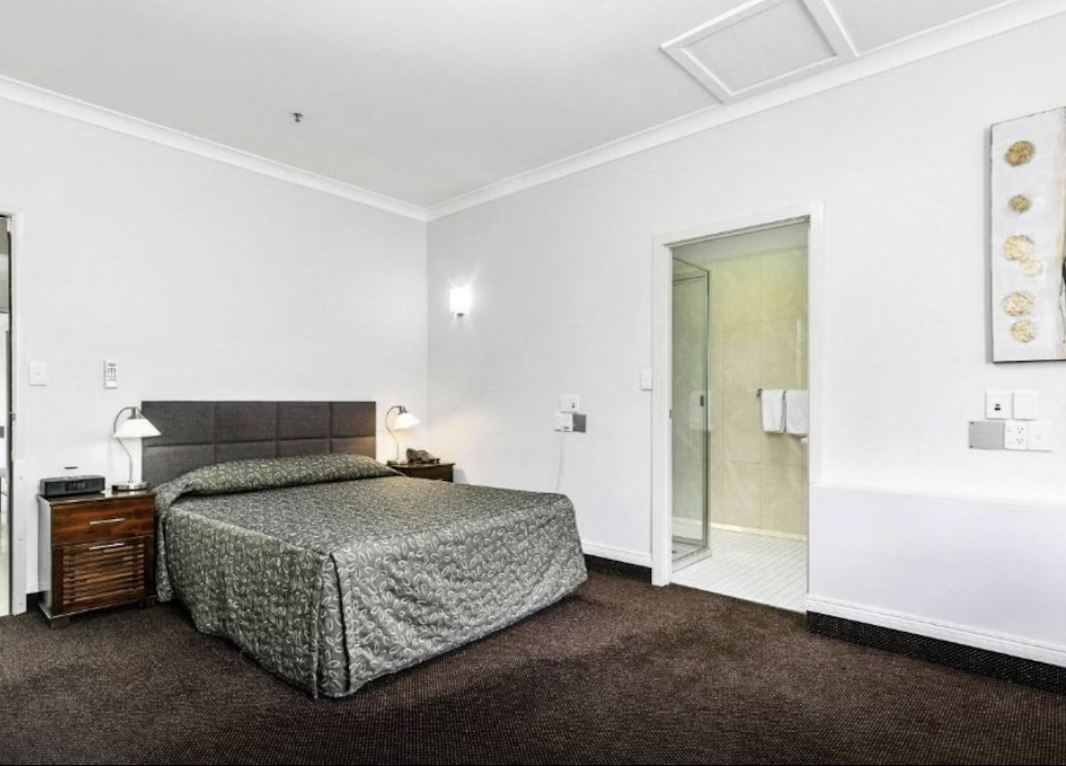 Double Deluxe Queen Bed