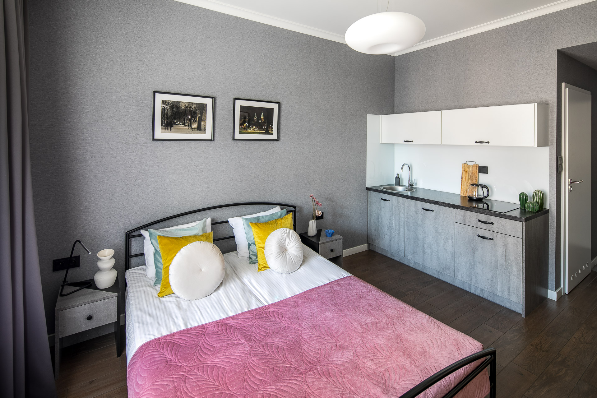 Double Deluxe One Bed