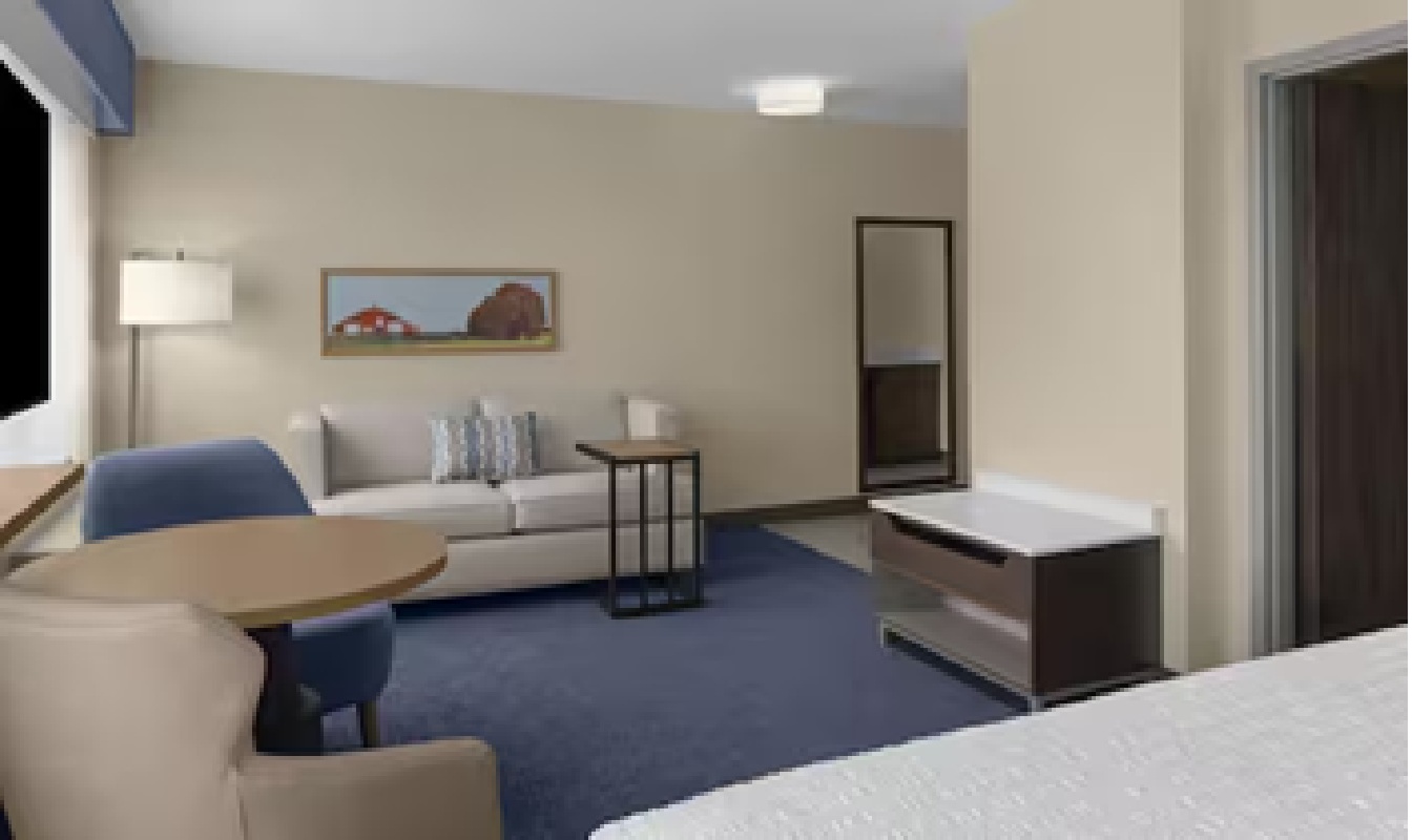 Studio Accessible King Size Bed