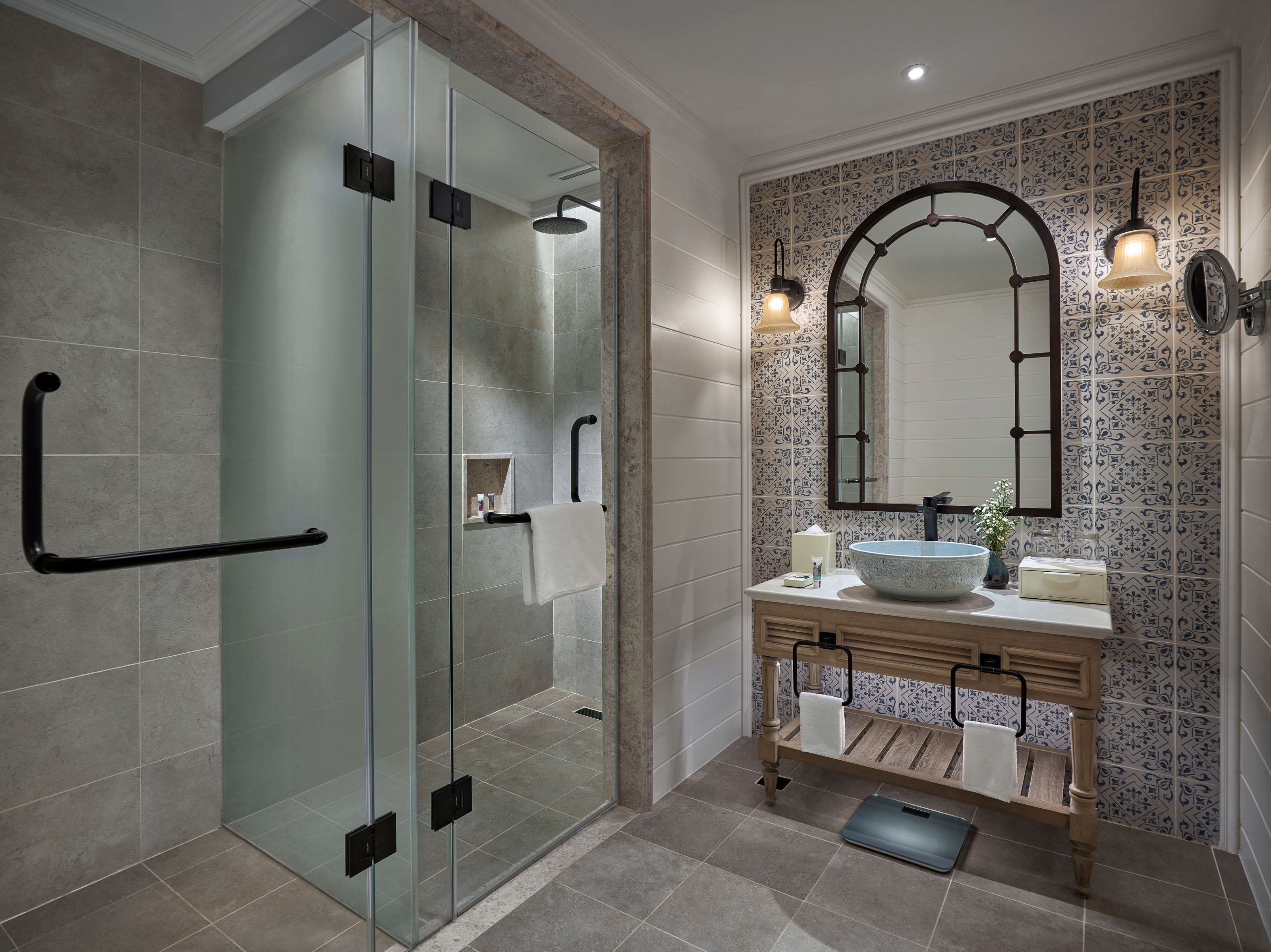 Double Deluxe King Bed