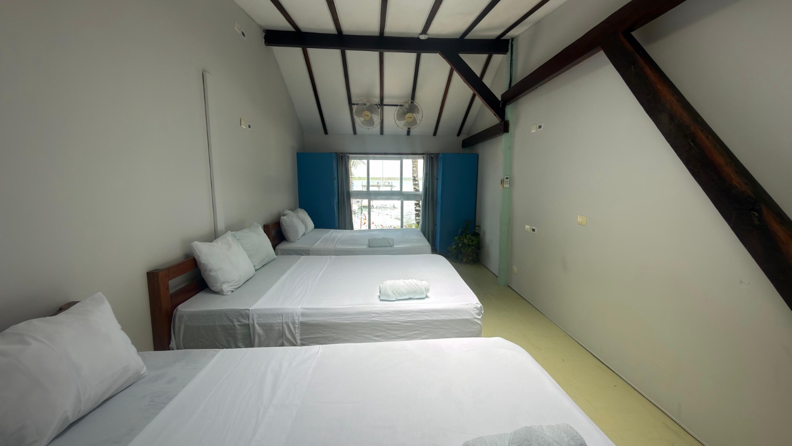 Room Capacity 6