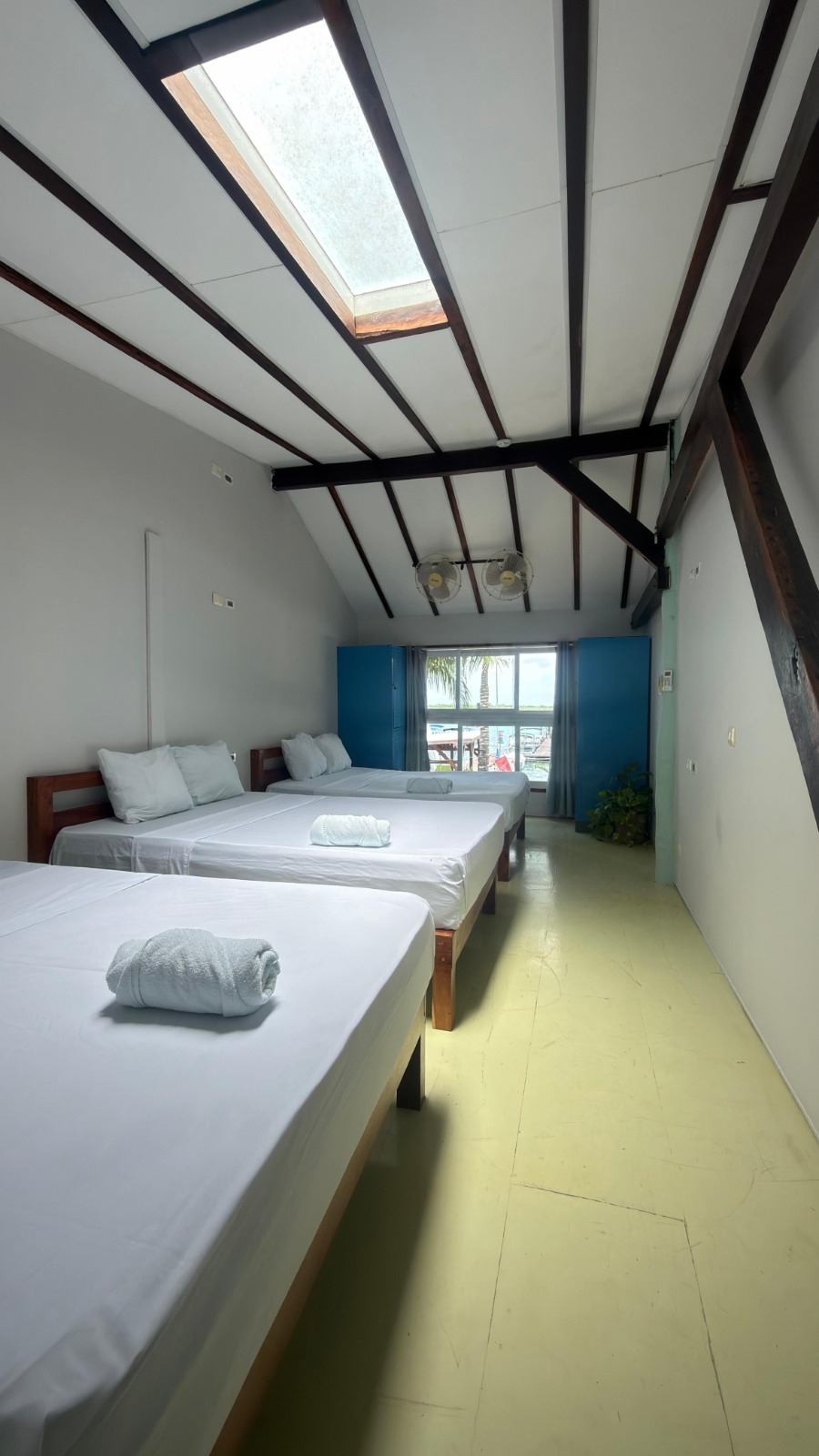 Room Capacity 6