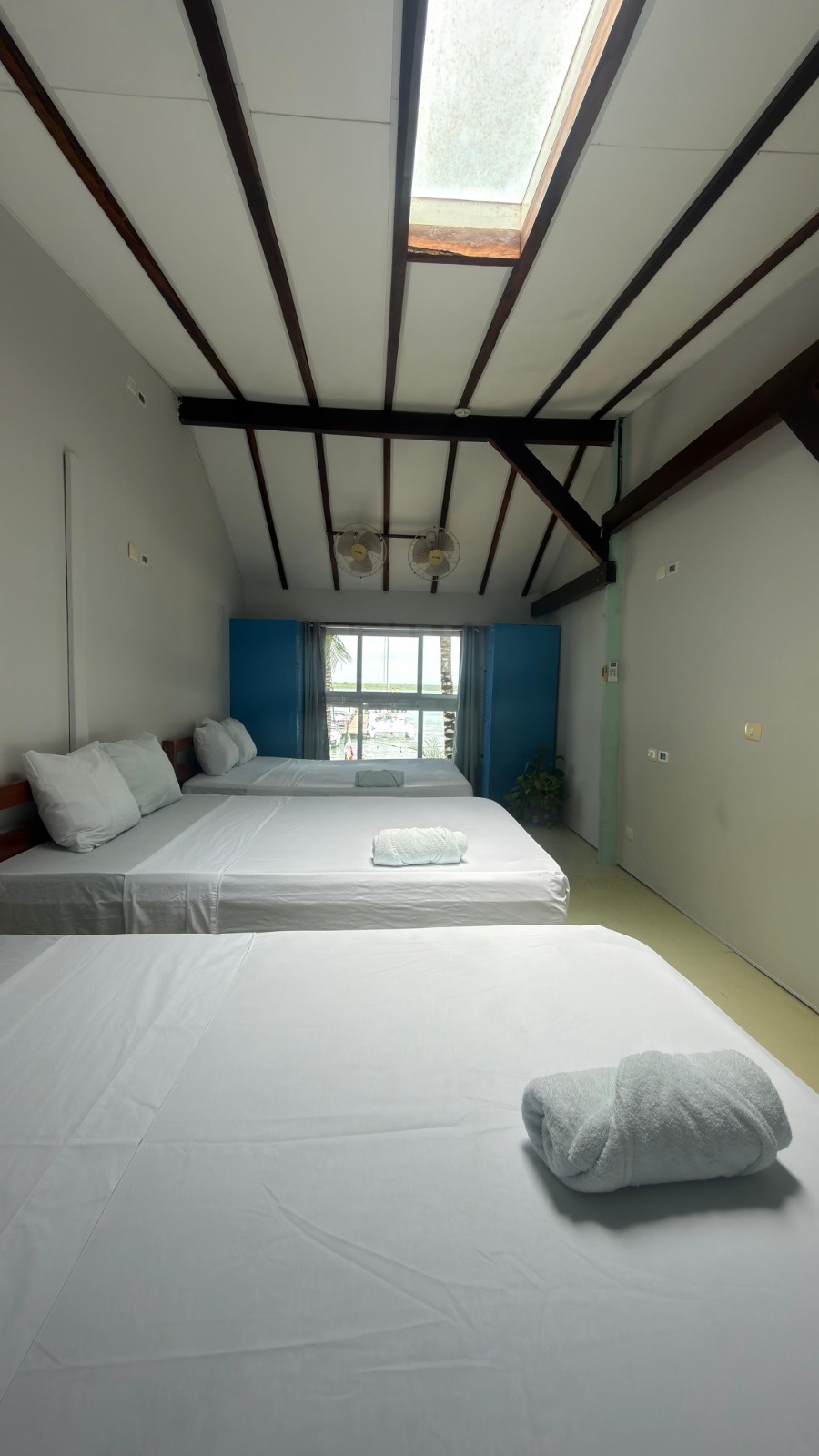 Room Capacity 6