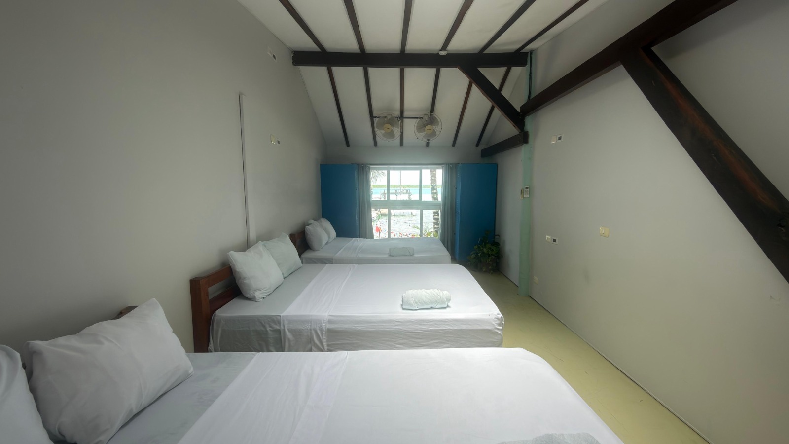 Room Capacity 6