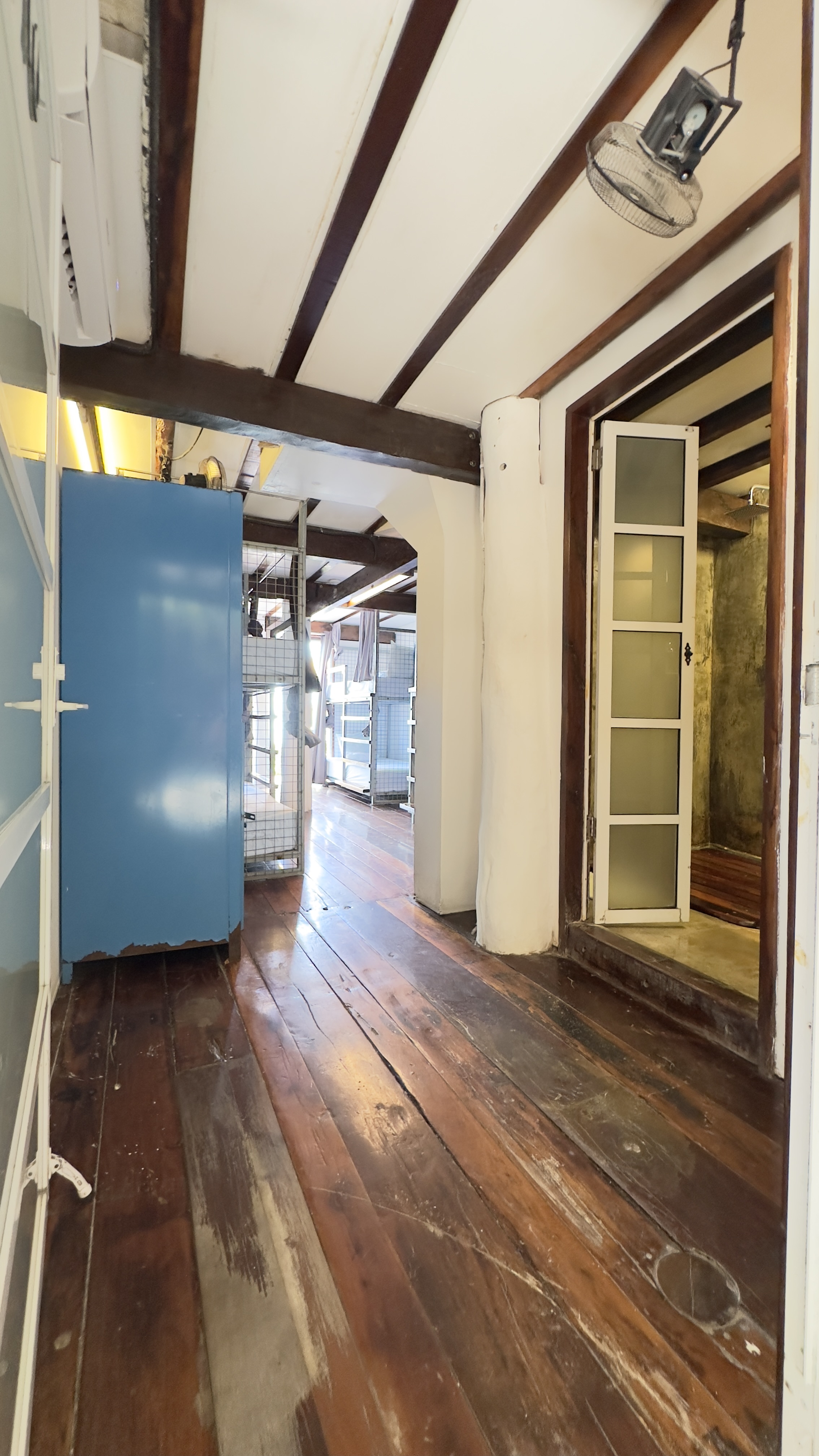 Family Room Capacity 8 with Shared Bathroom