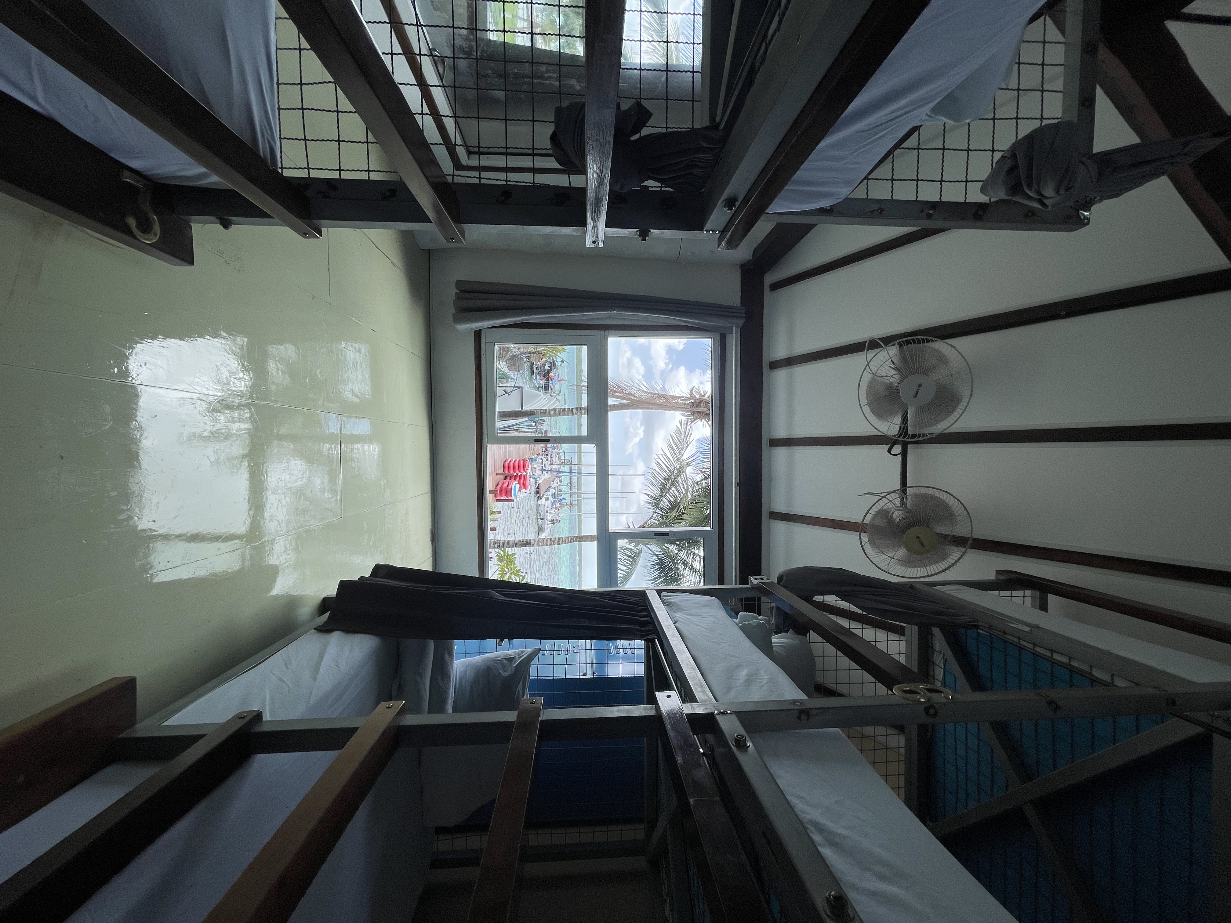 Family Room Capacity 6 with Shared Bathroom