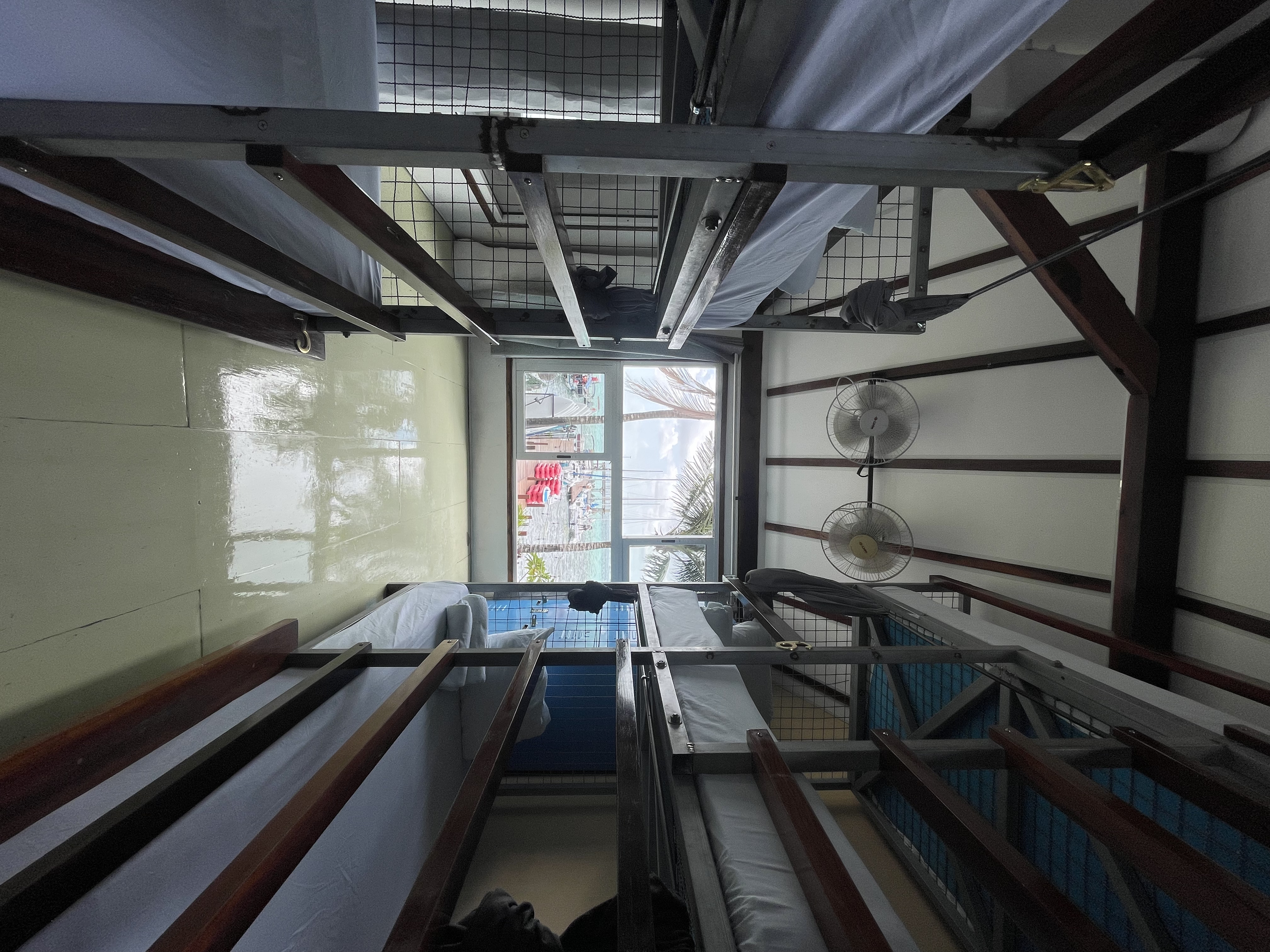 Family Room Capacity 6 with Shared Bathroom