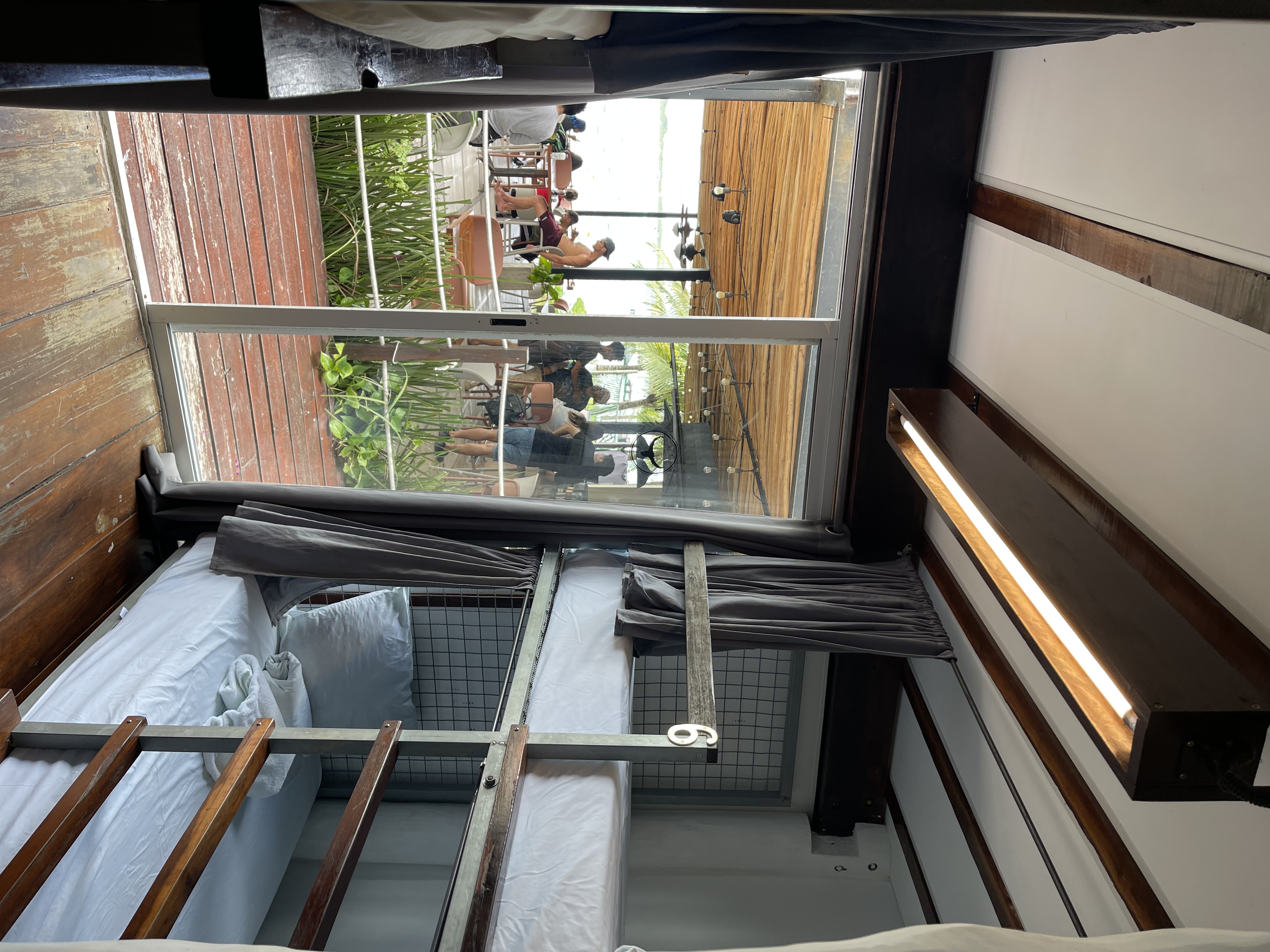 Family Room Capacity 8 with Shared Bathroom