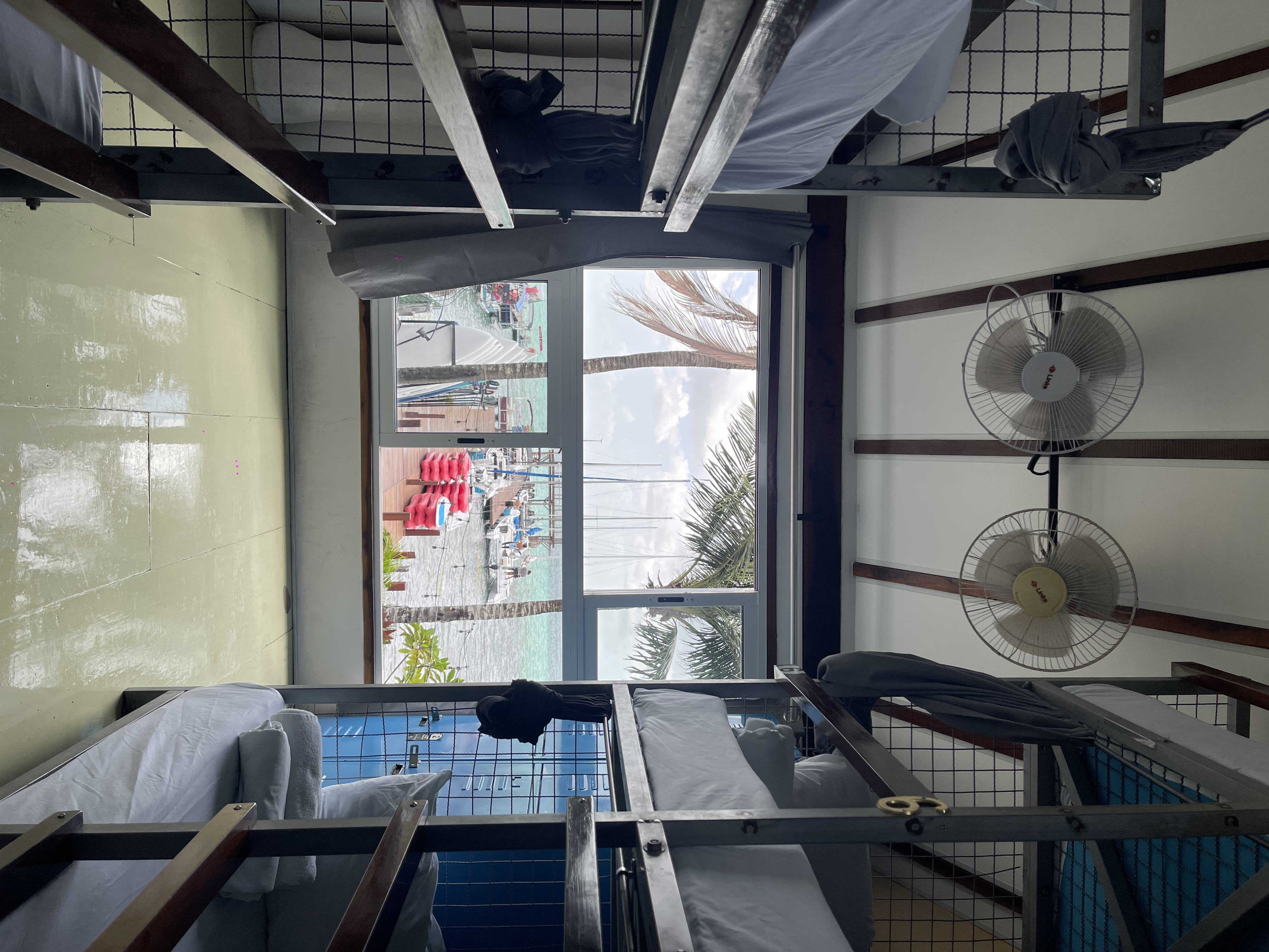 Family Room Capacity 6 with Shared Bathroom