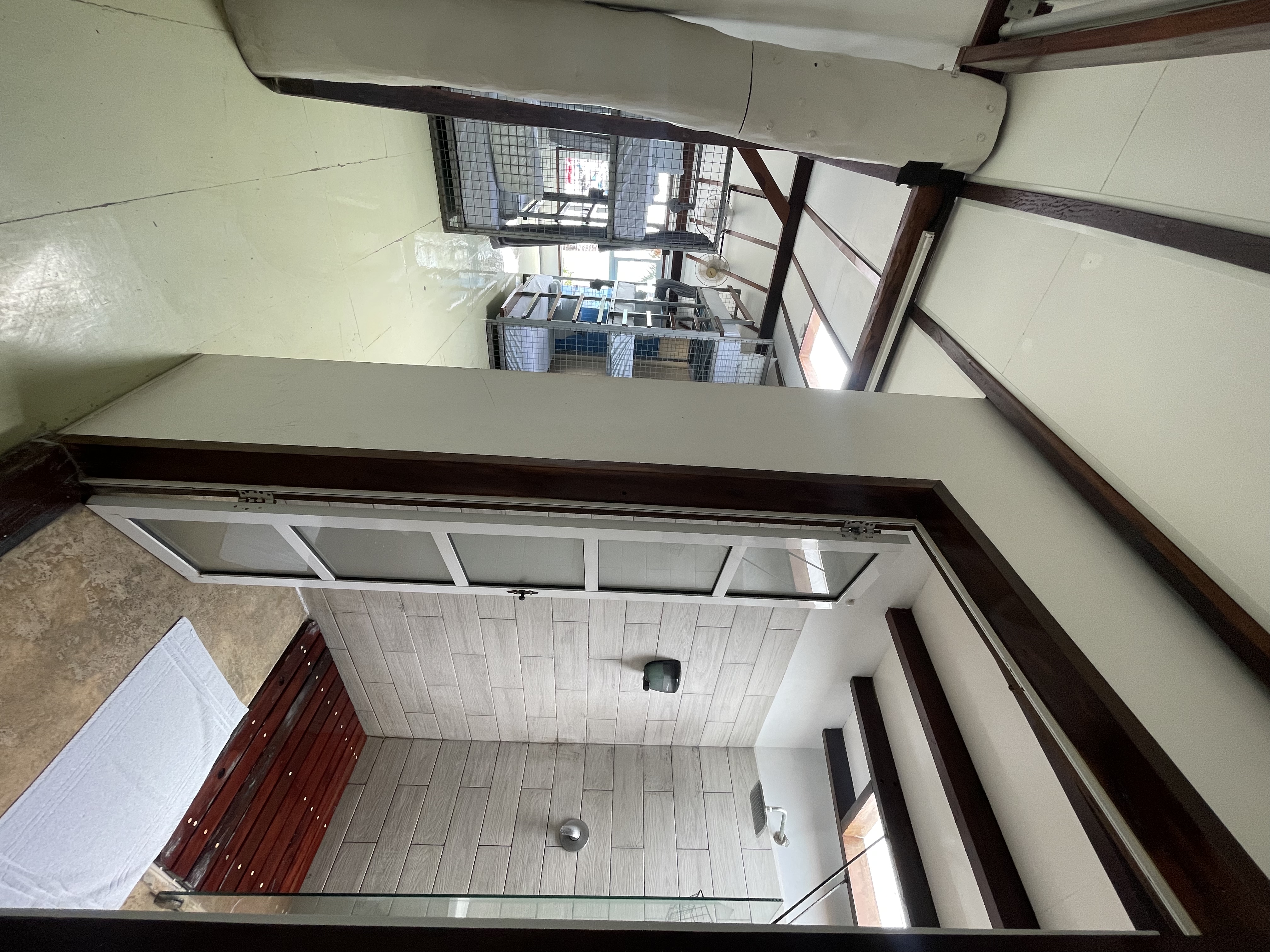 Family Room Capacity 6 with Shared Bathroom