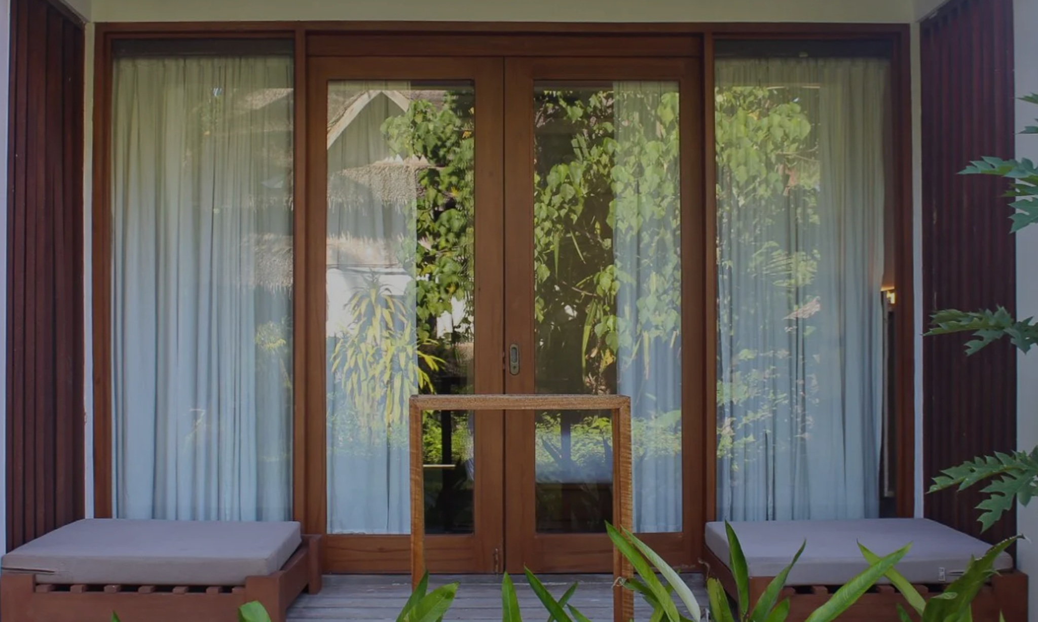 Single Classic Queen Bed