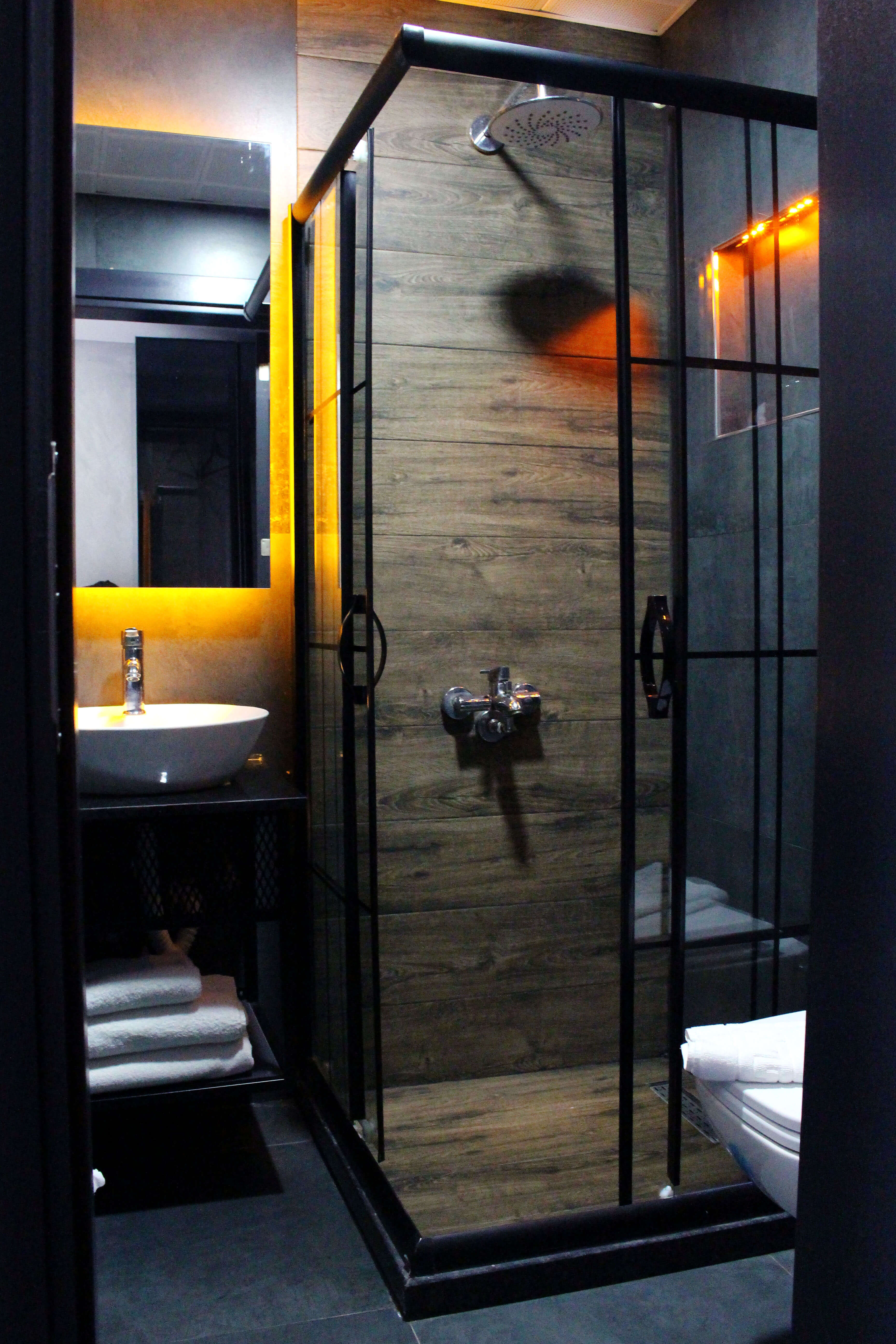 Single Deluxe Two Beds