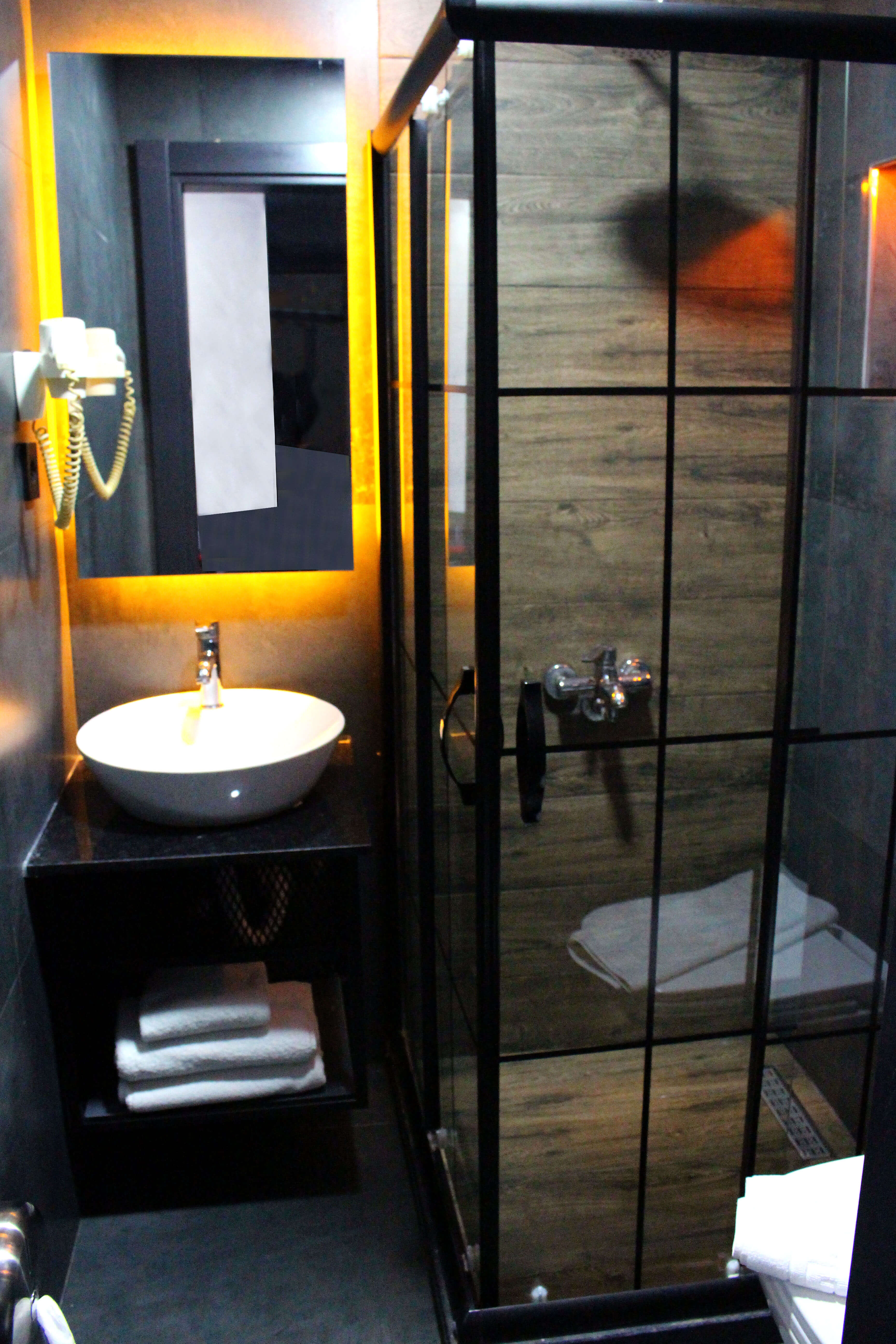 Single Deluxe Two Beds