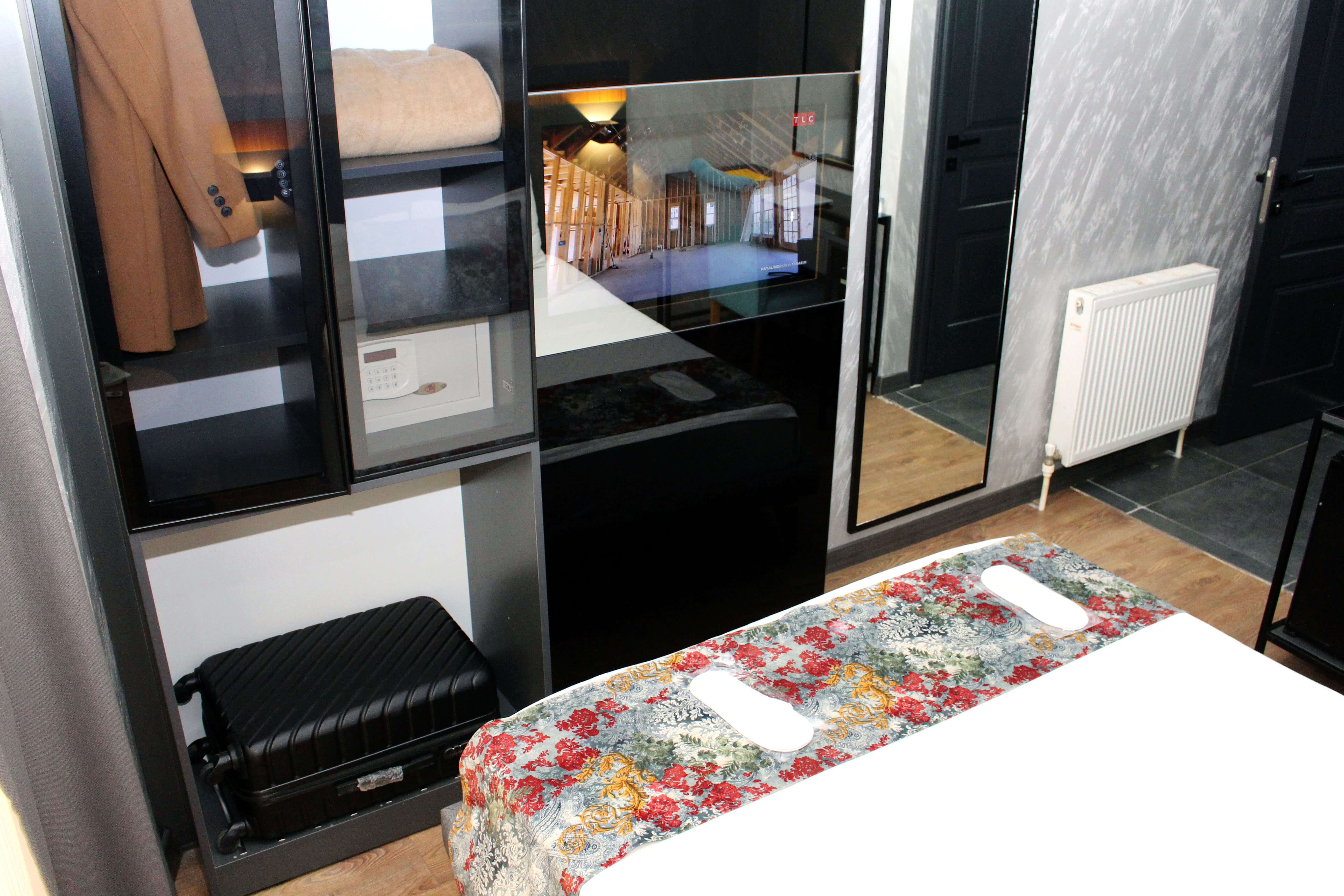 Single Deluxe Two Beds