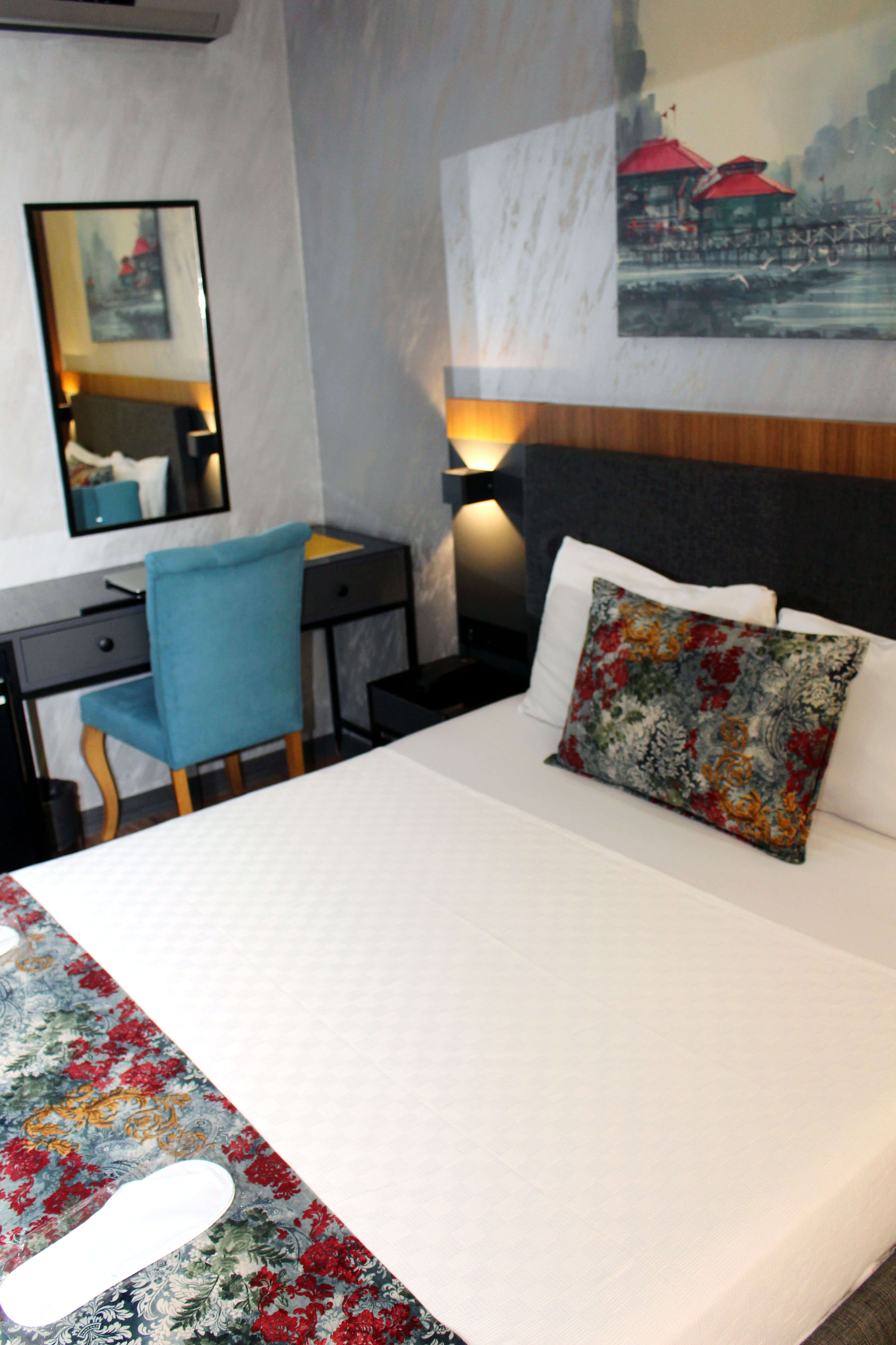 Single Deluxe Two Beds