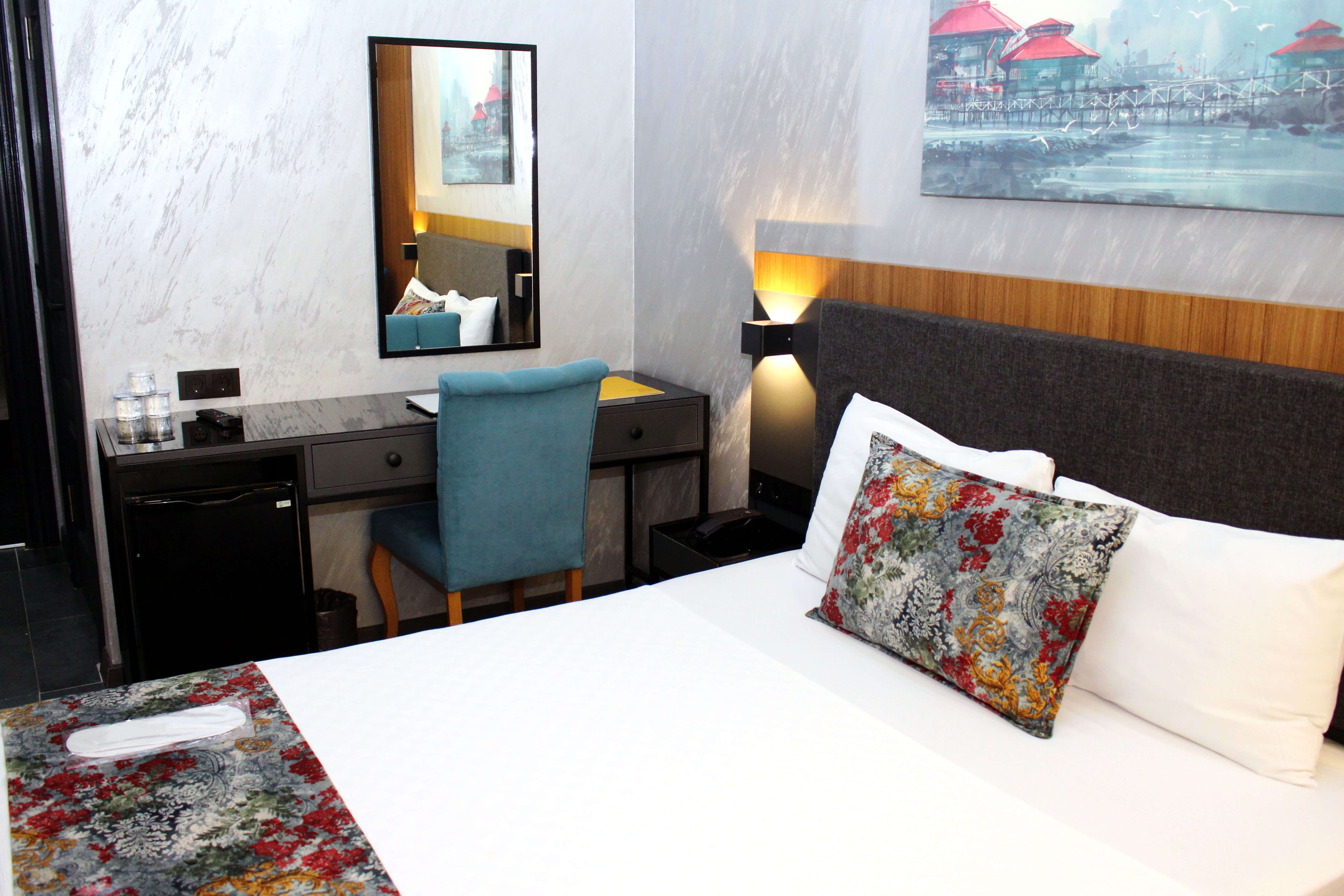 Single Deluxe Two Beds