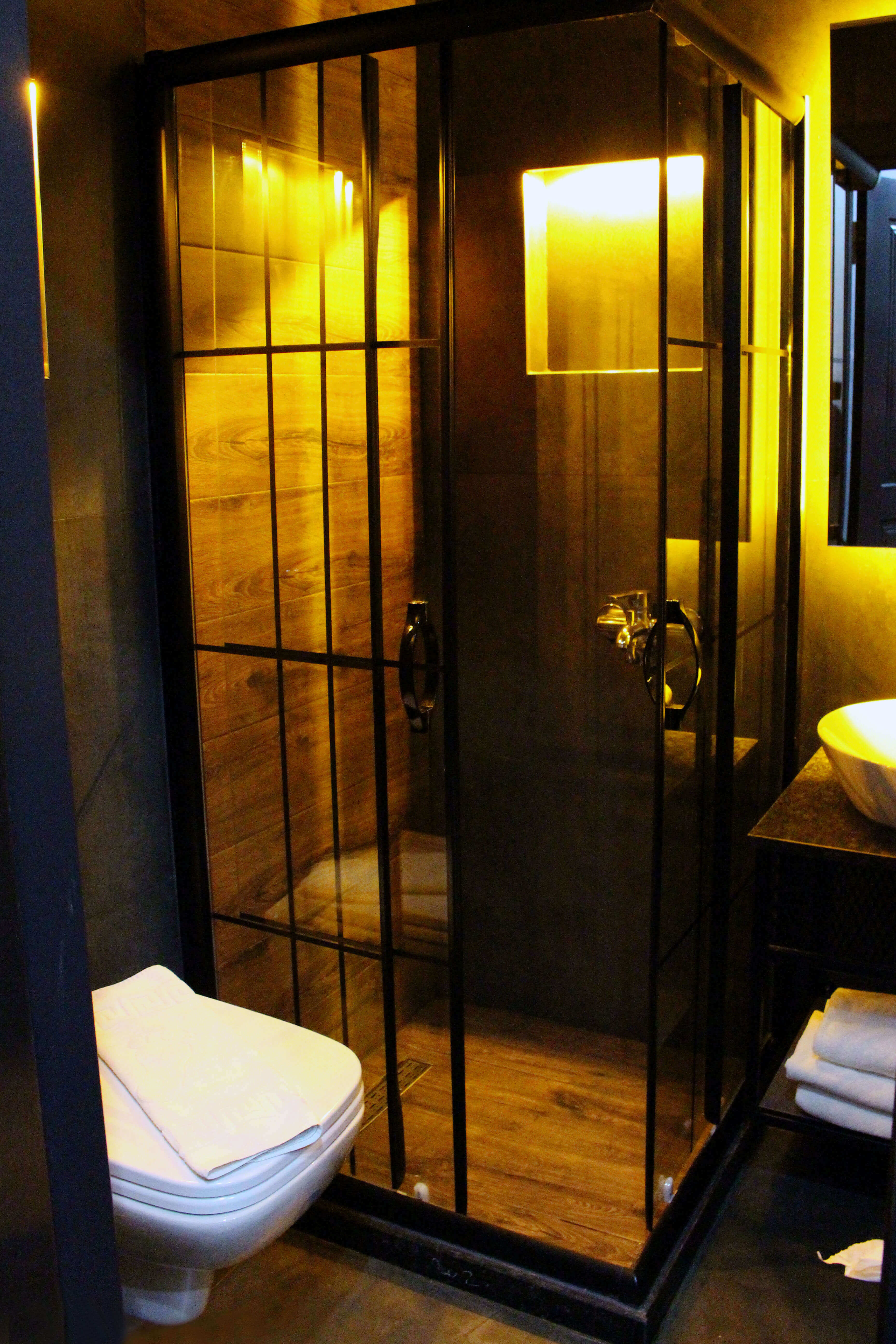 Single Deluxe Two Beds