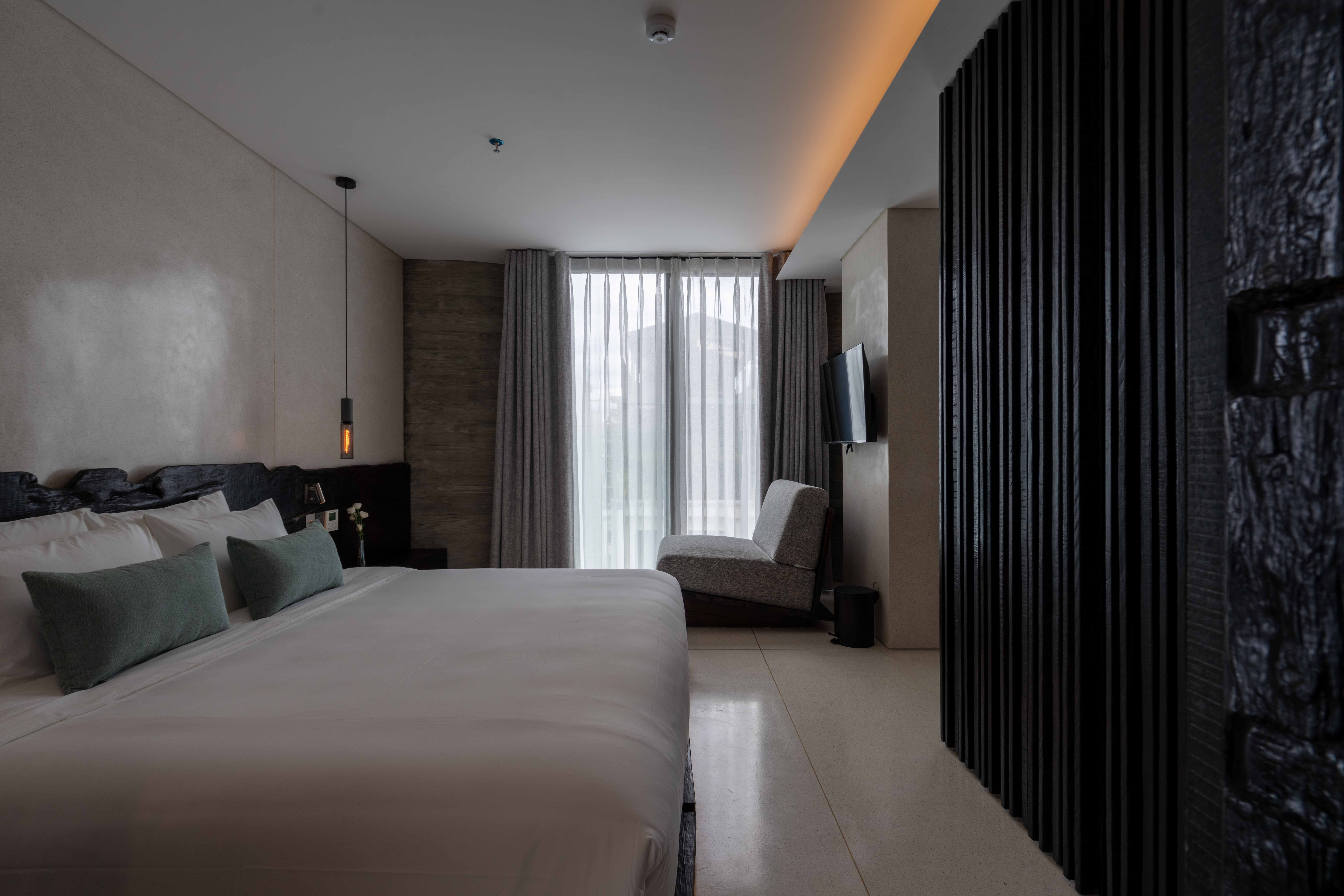 Double Deluxe King Bed