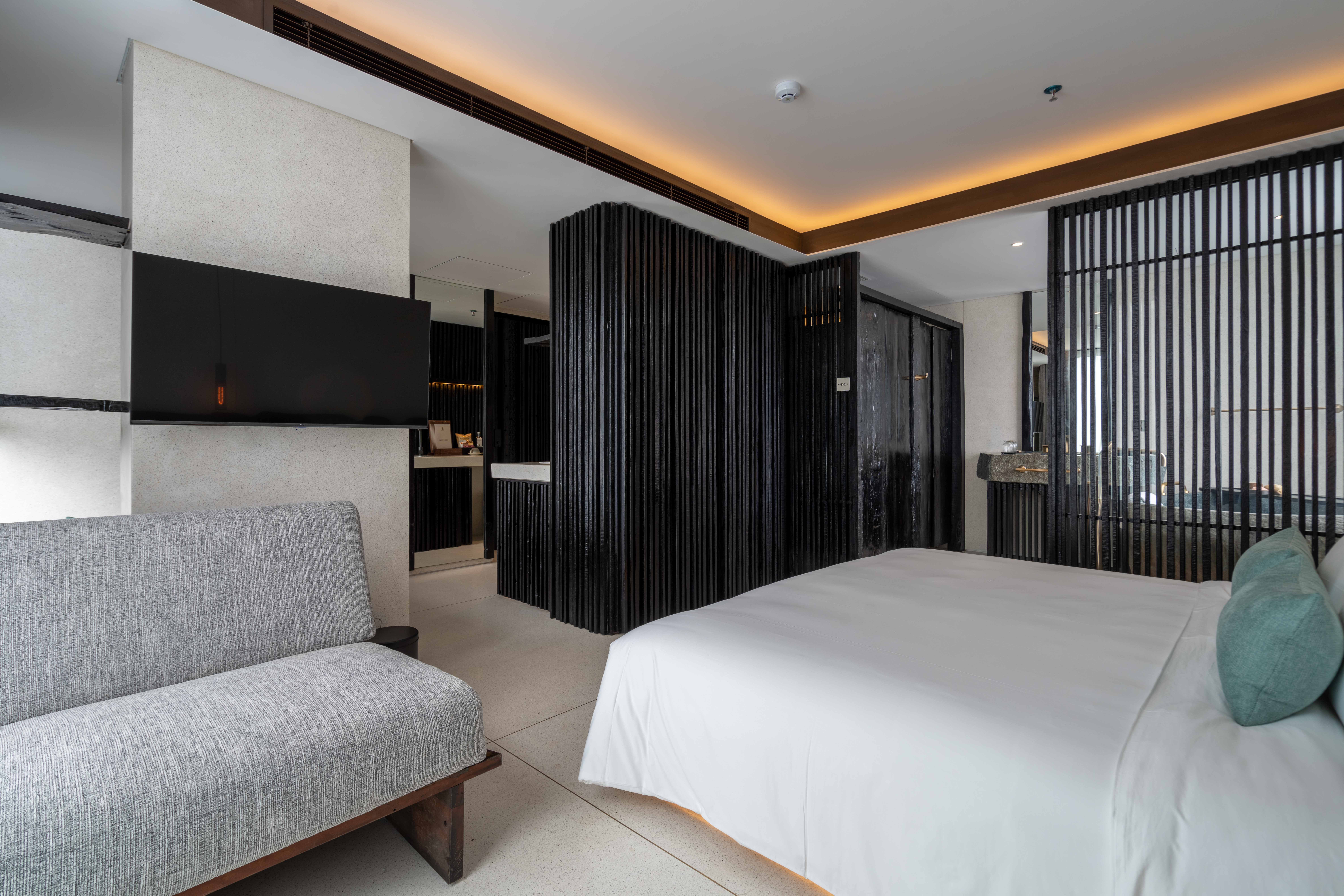 Double Deluxe King Bed