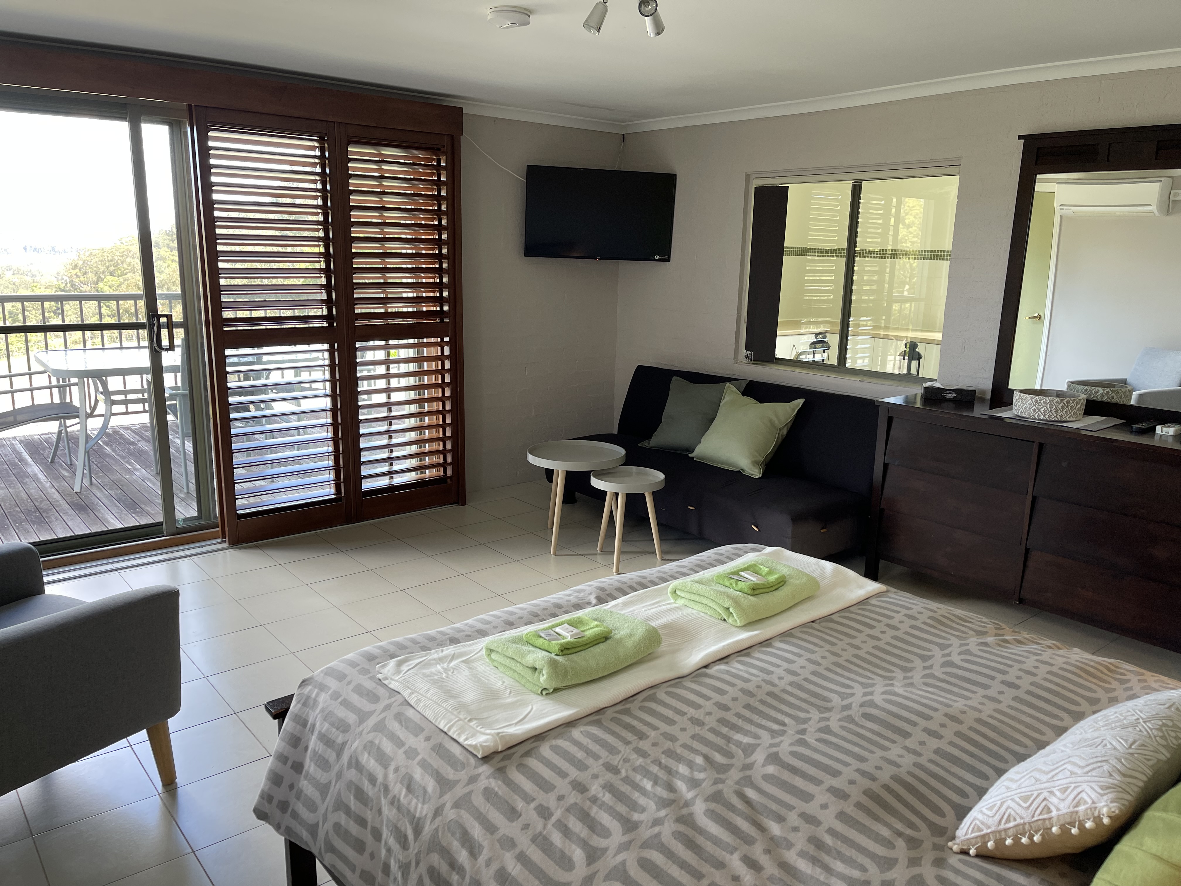 Double Deluxe Queen Bed