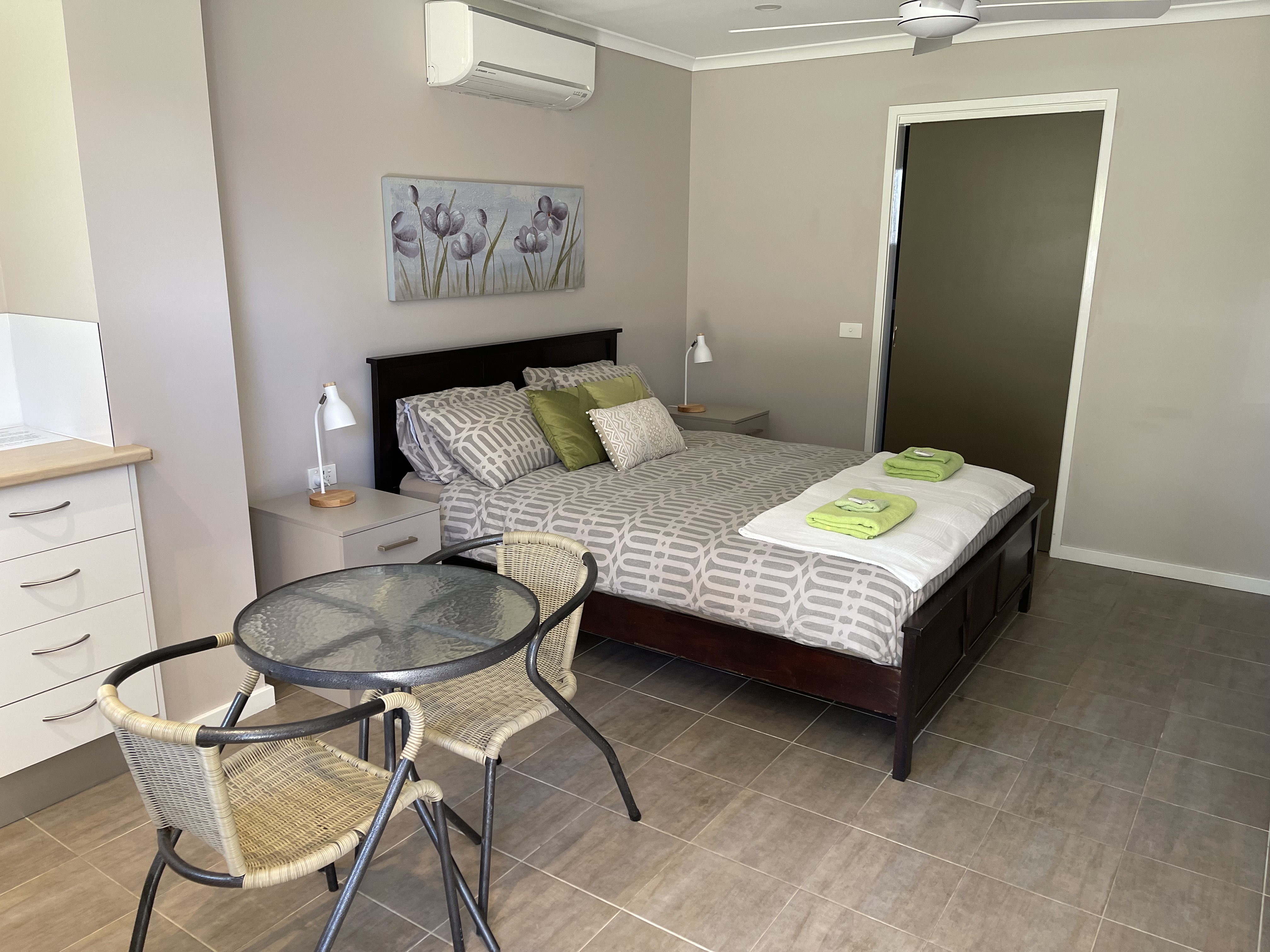 Double Deluxe Queen Bed