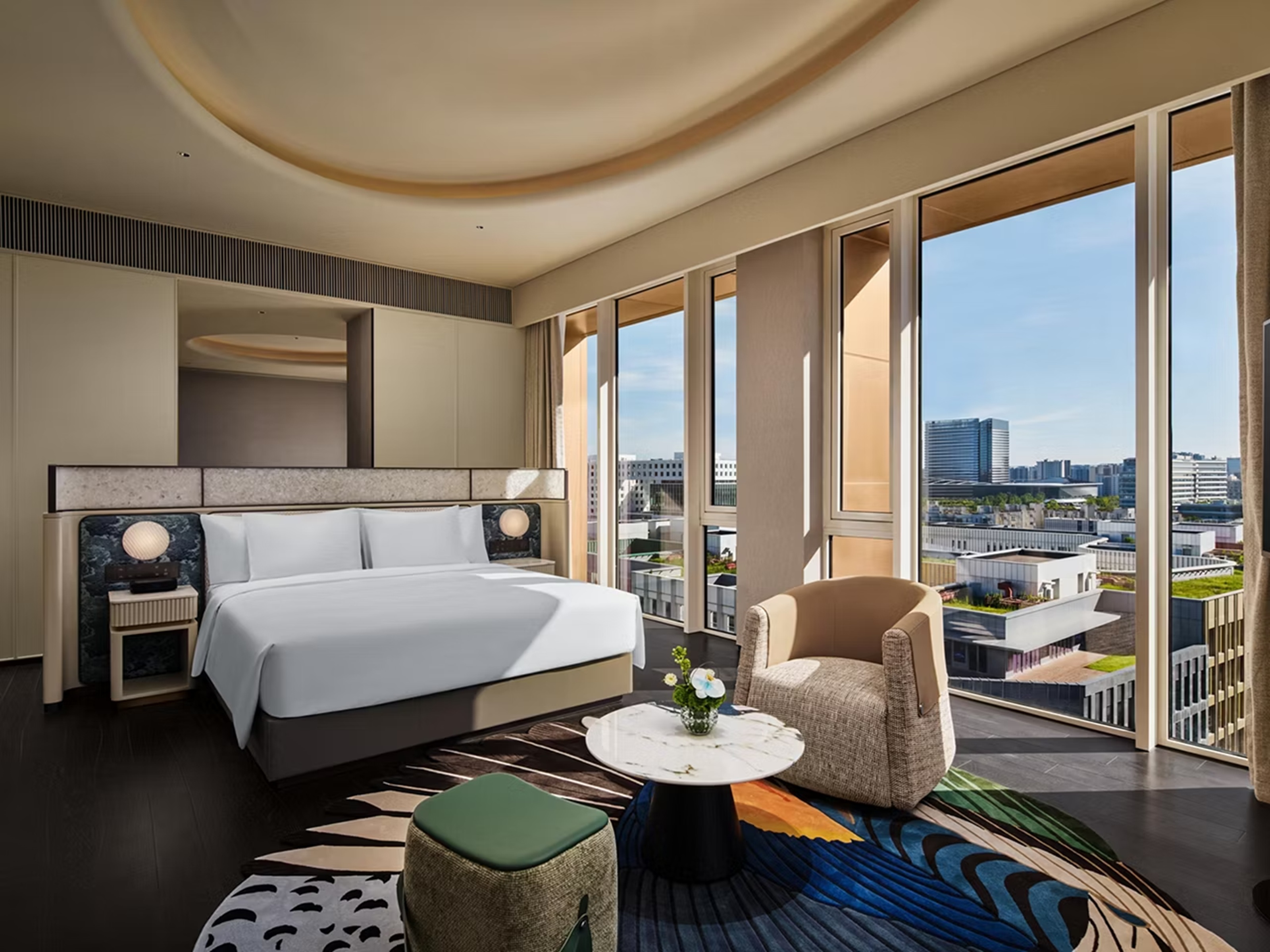 Suite City View King Bed