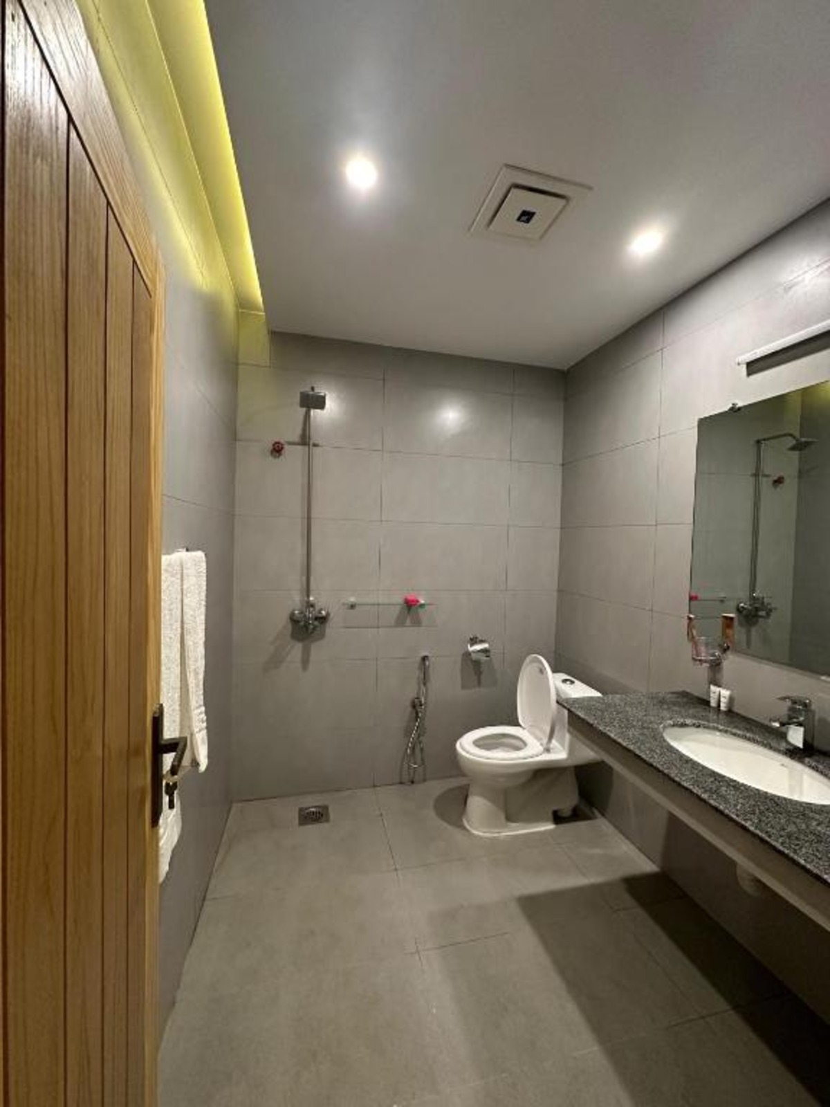 Double or Twin Deluxe Queen Bed