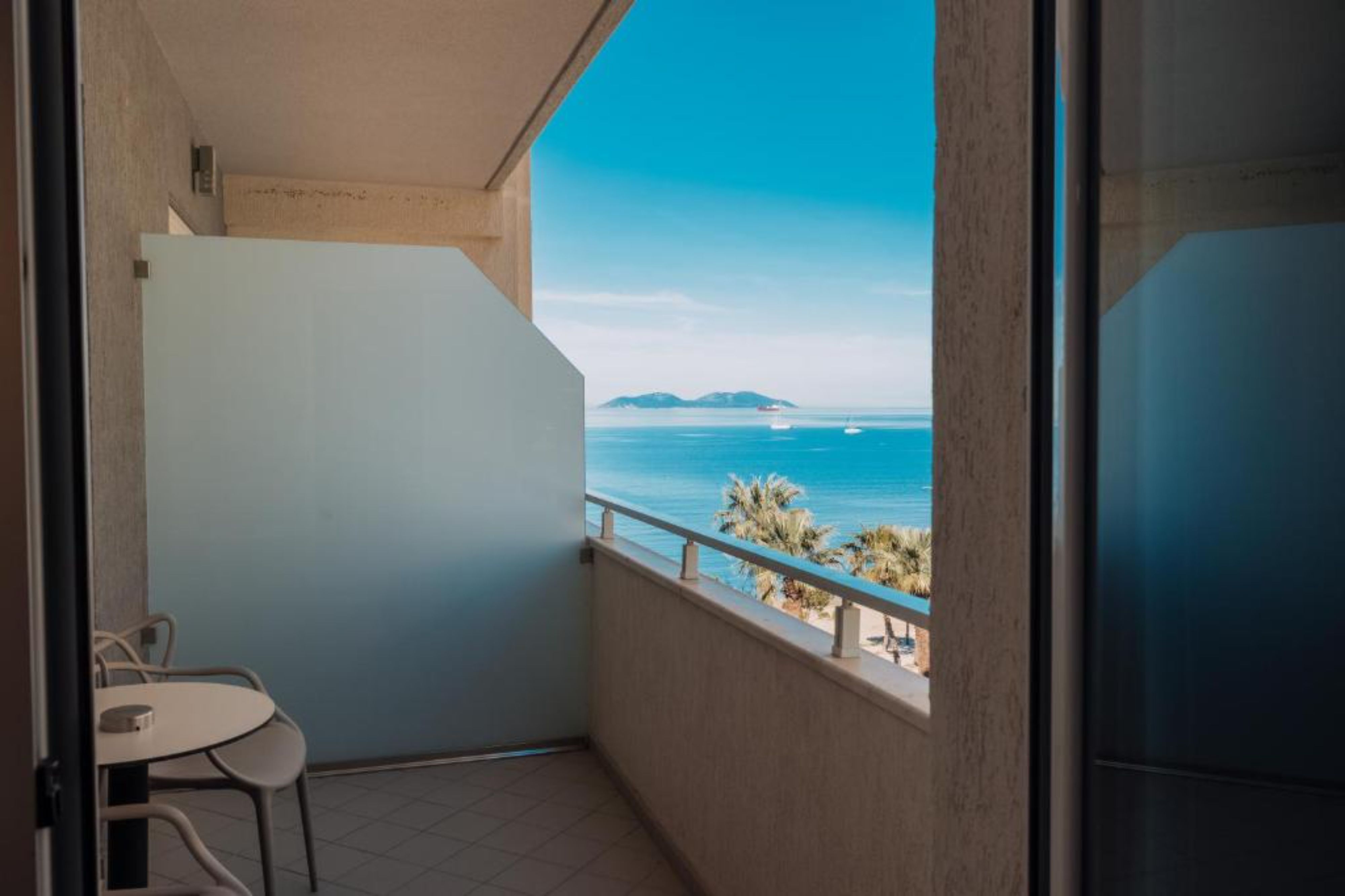 Triple Side Sea View One Bedroom