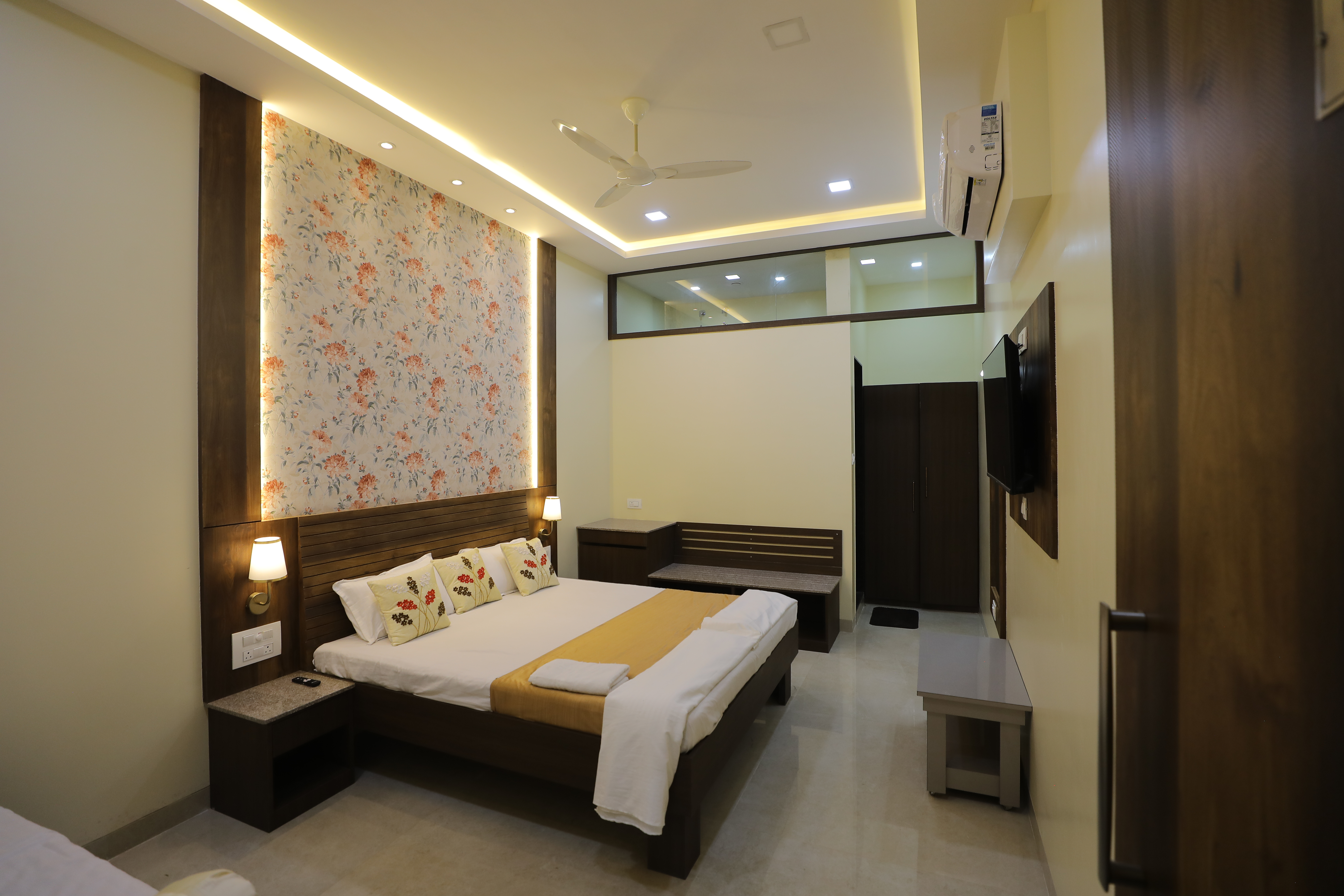 Double Deluxe King Bed