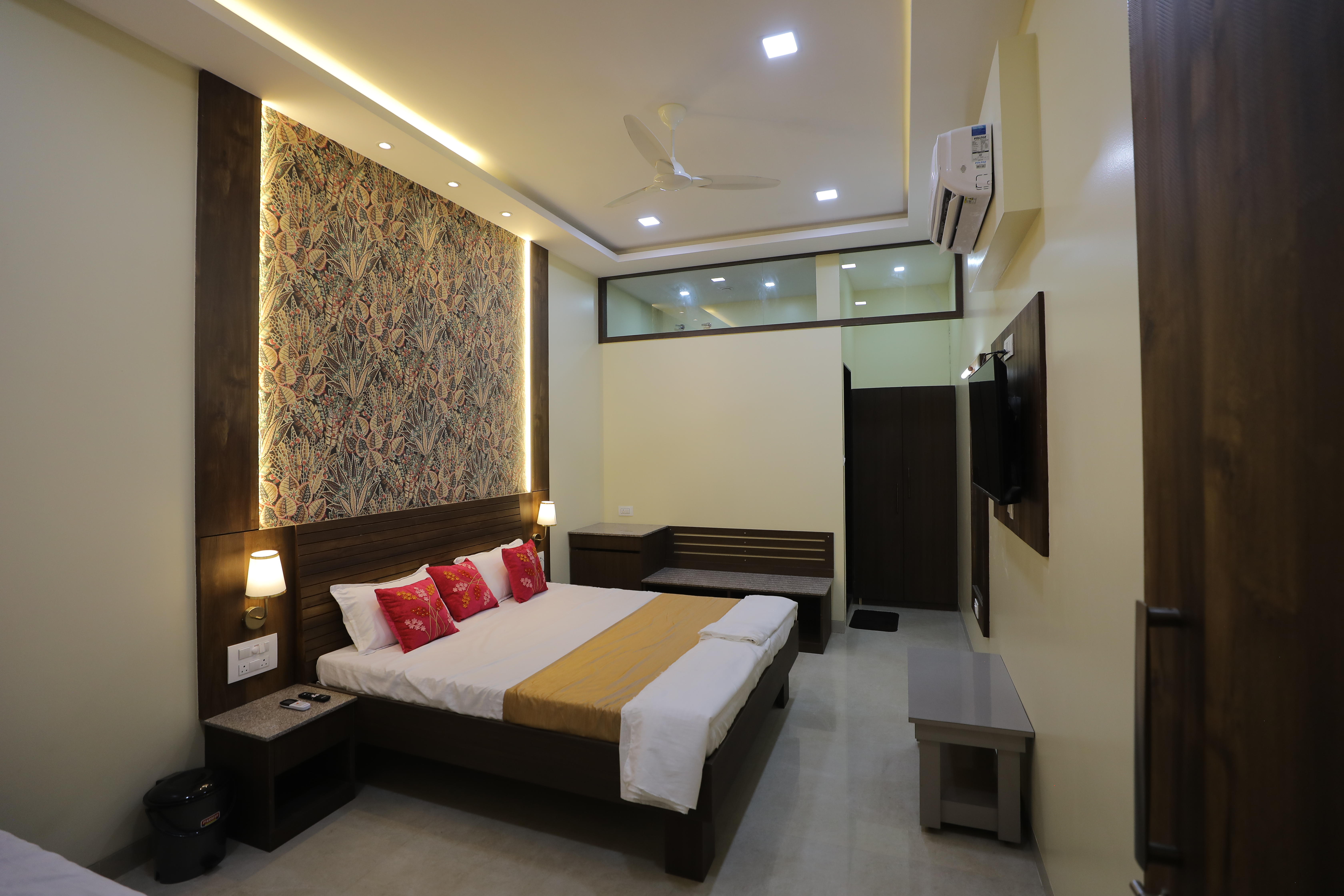 Double Deluxe King Bed