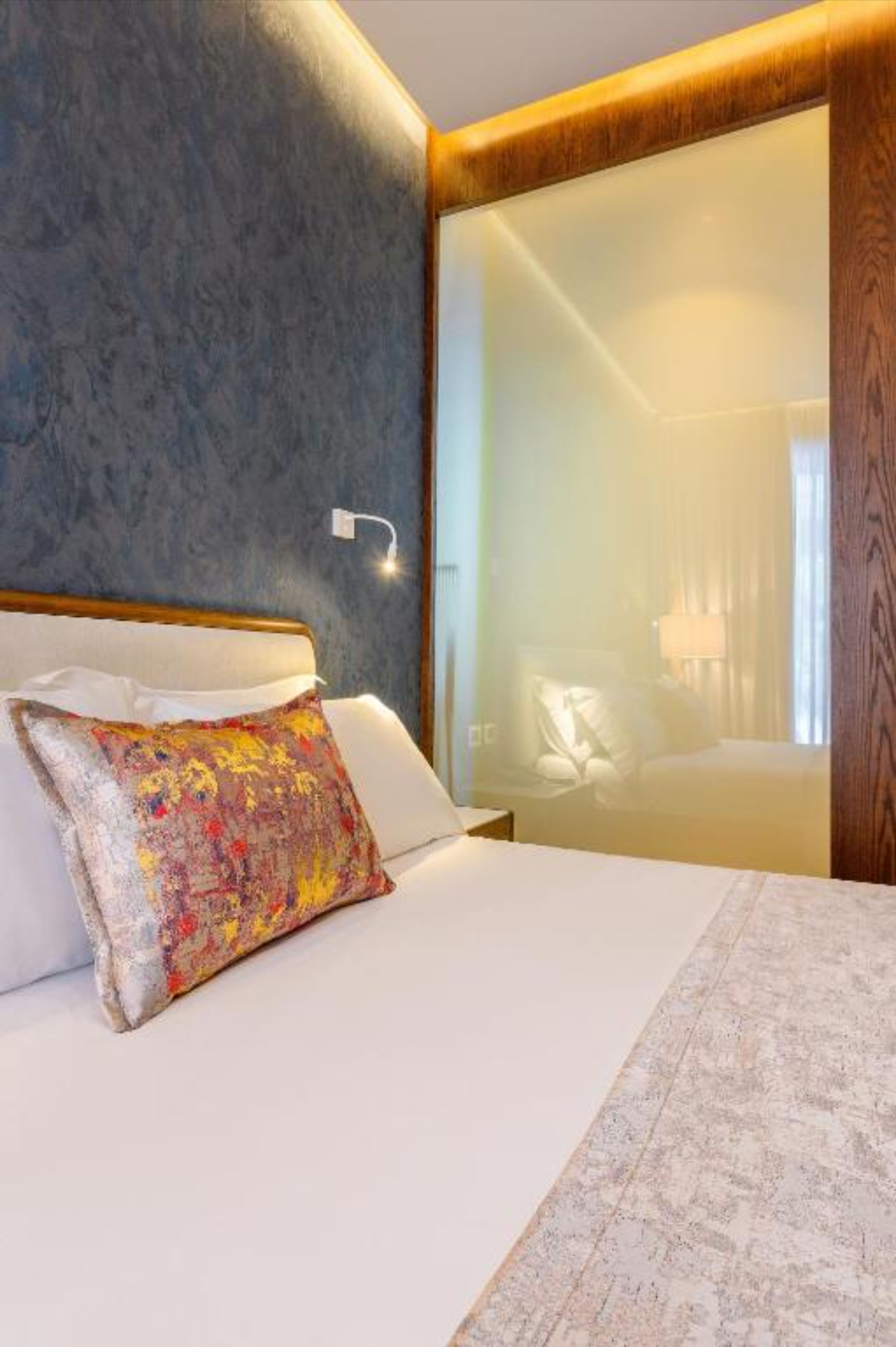 Double Deluxe One Bed