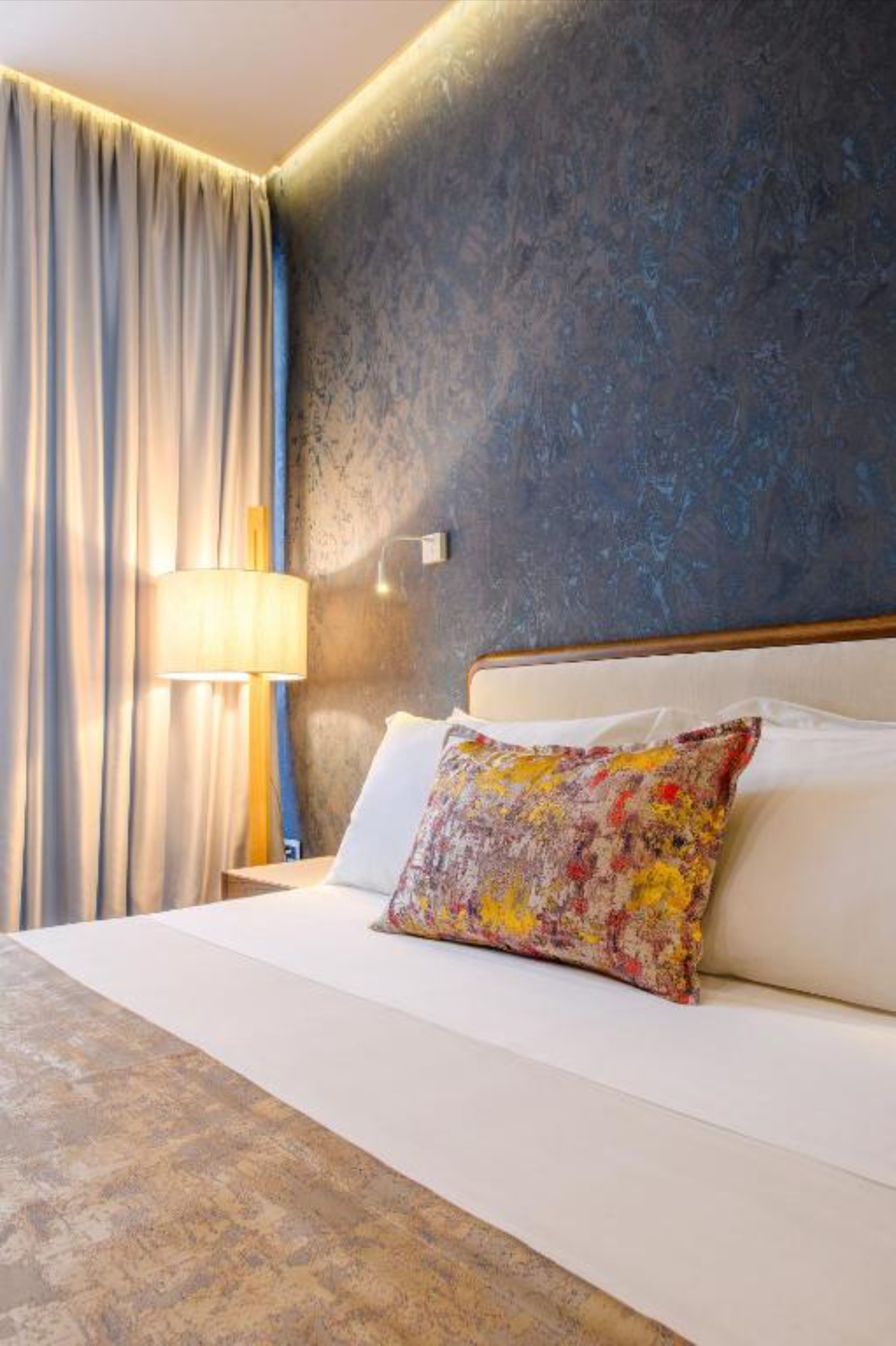 Double Deluxe One Bed