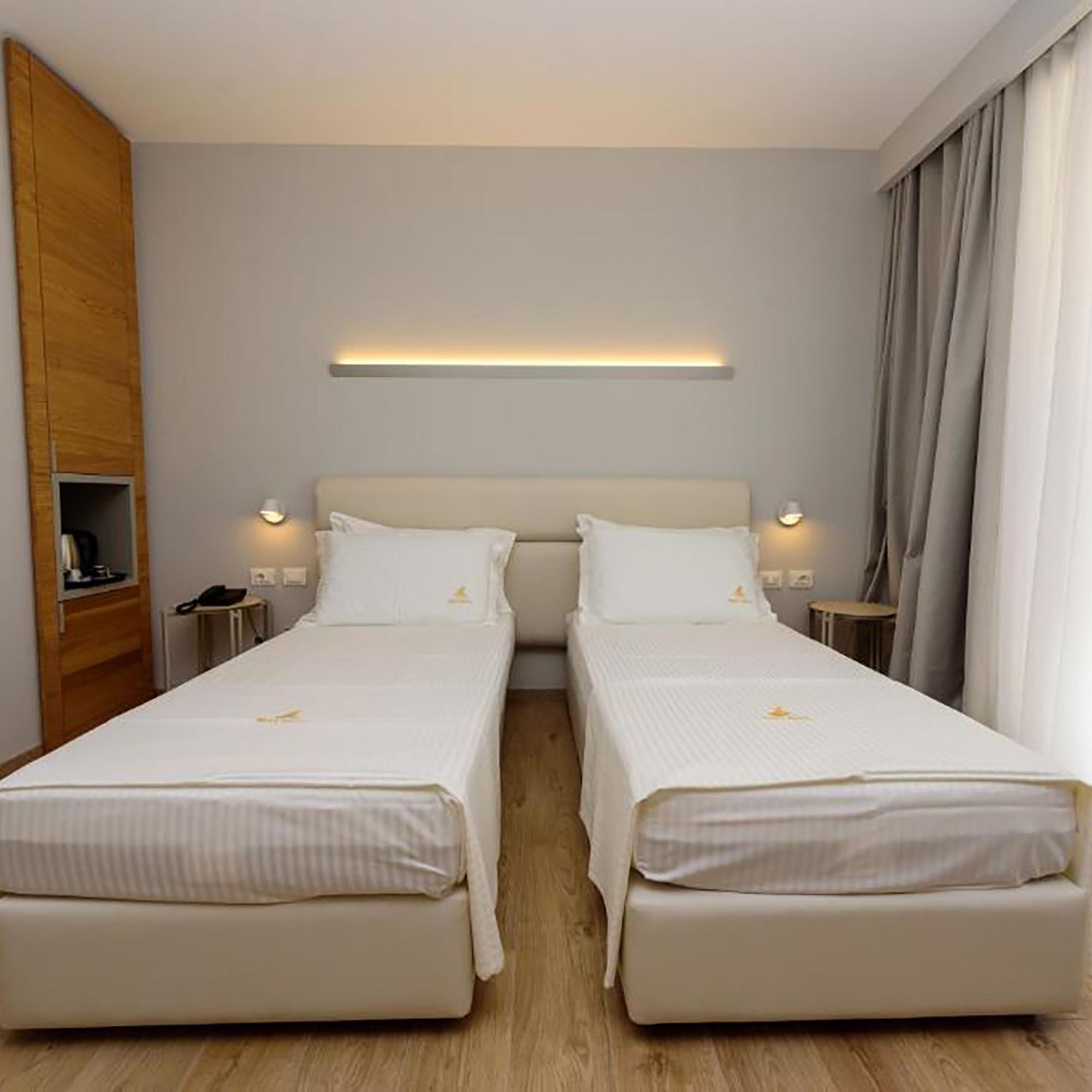 Twin Deluxe with Terrace