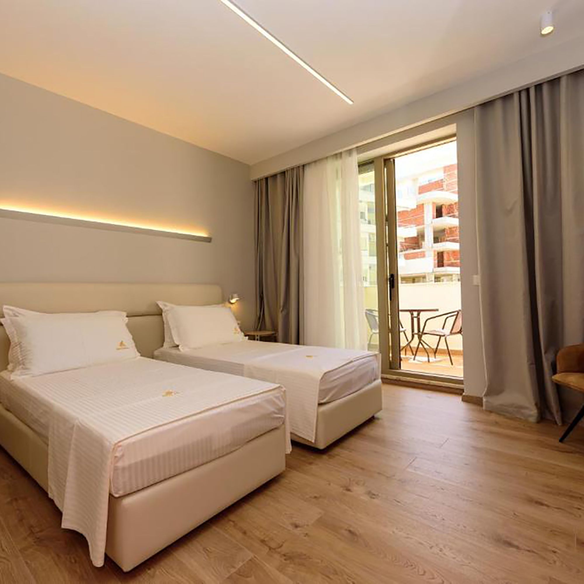 Twin Deluxe with Terrace