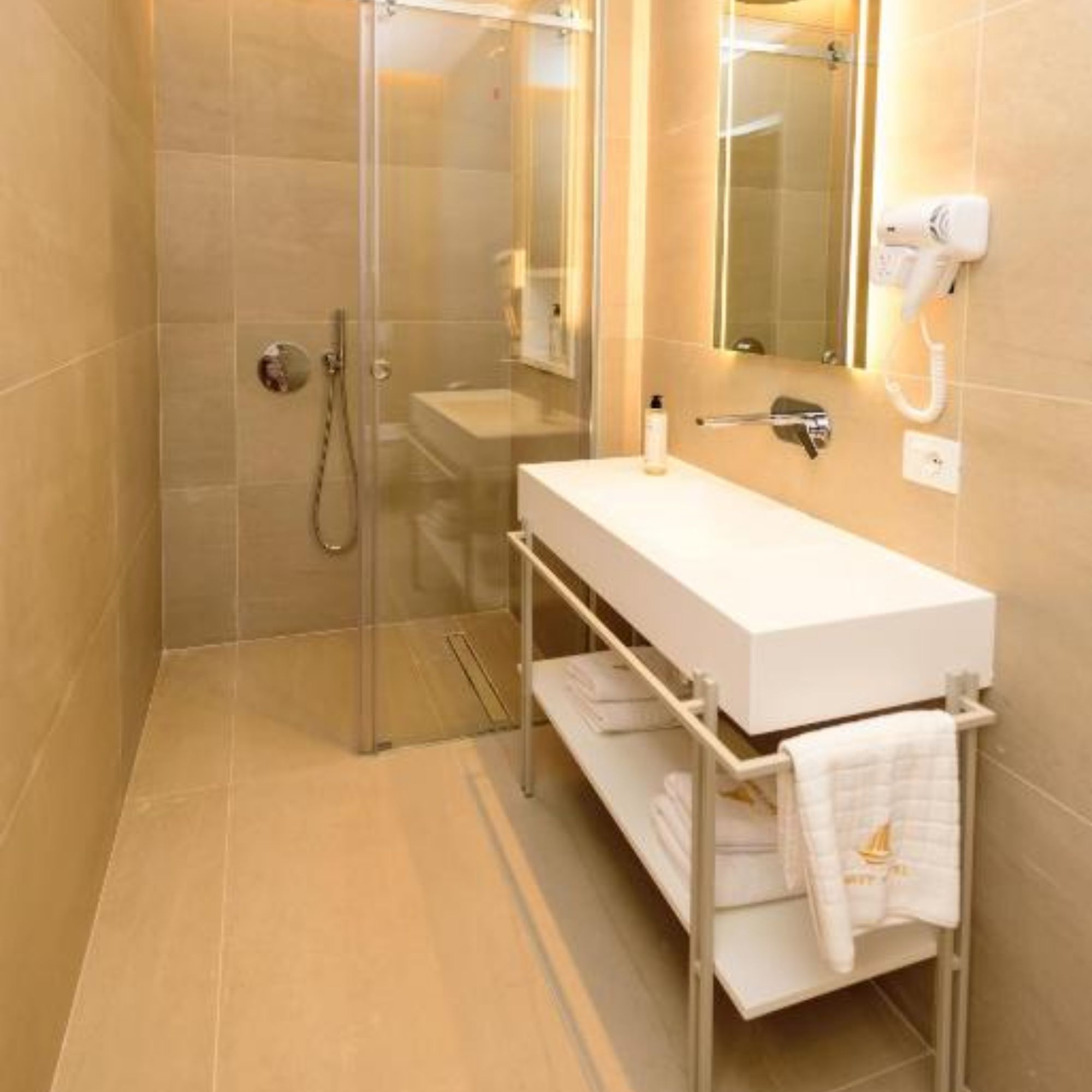 Twin Deluxe with Terrace