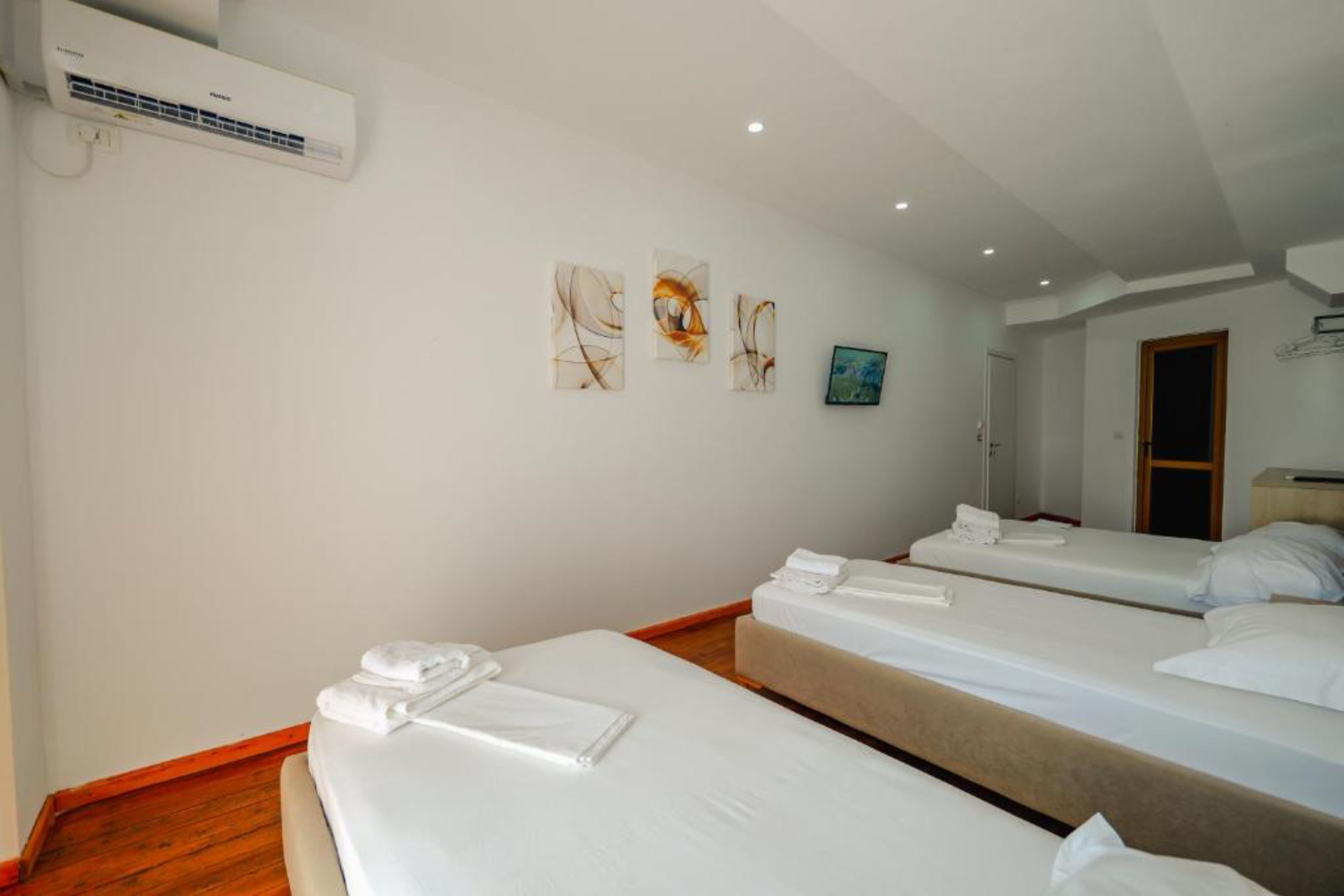 Quadruple Sea View with Air Conditioning